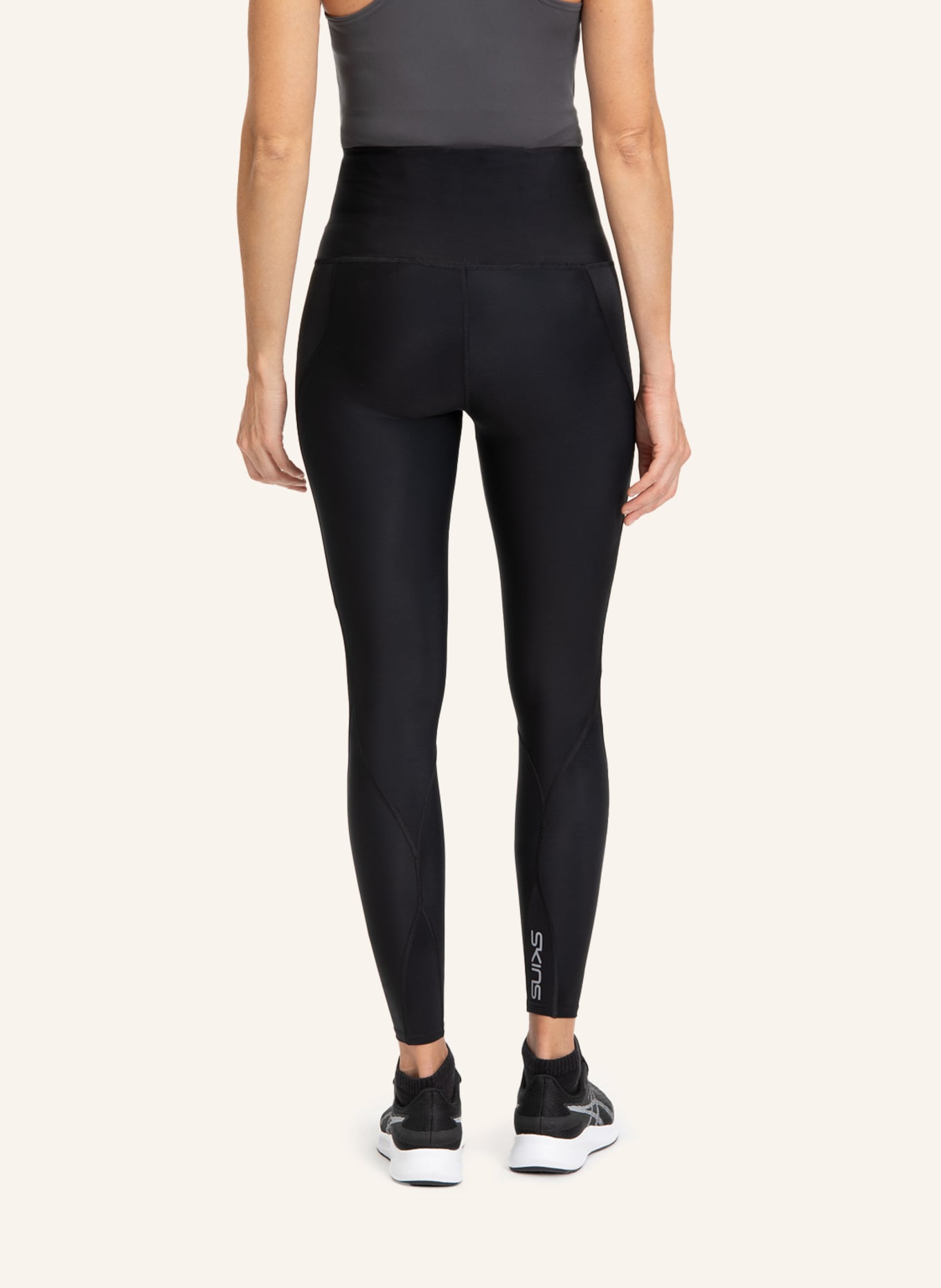 SKINS Lauftights S3 SKYSCRAPER: SCHWARZ