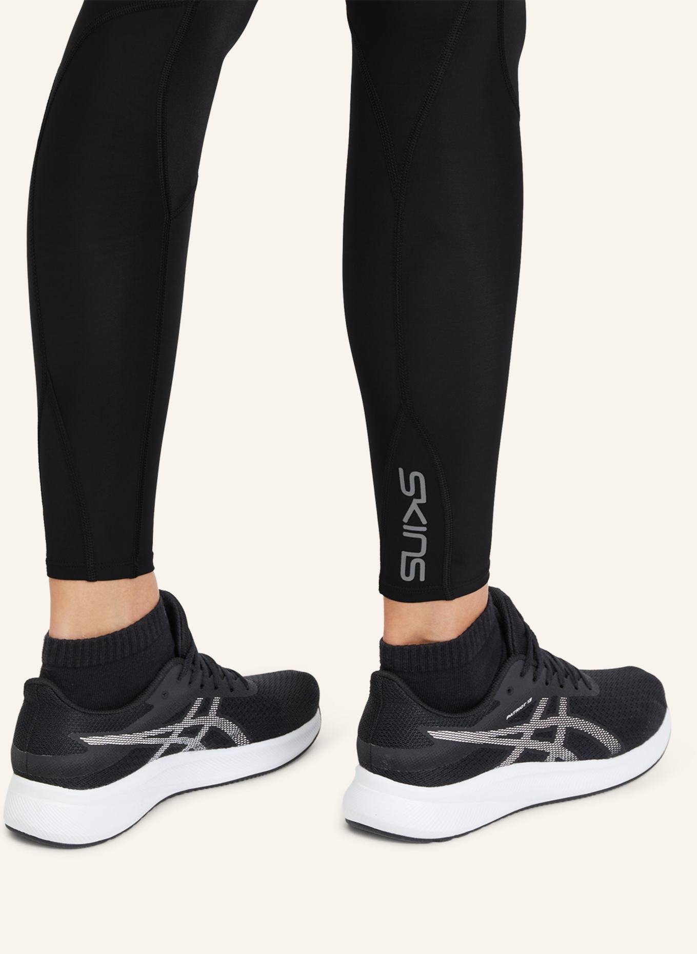 SKINS 7/8-Lauftights S3 LONG TIGHTS: SCHWARZ