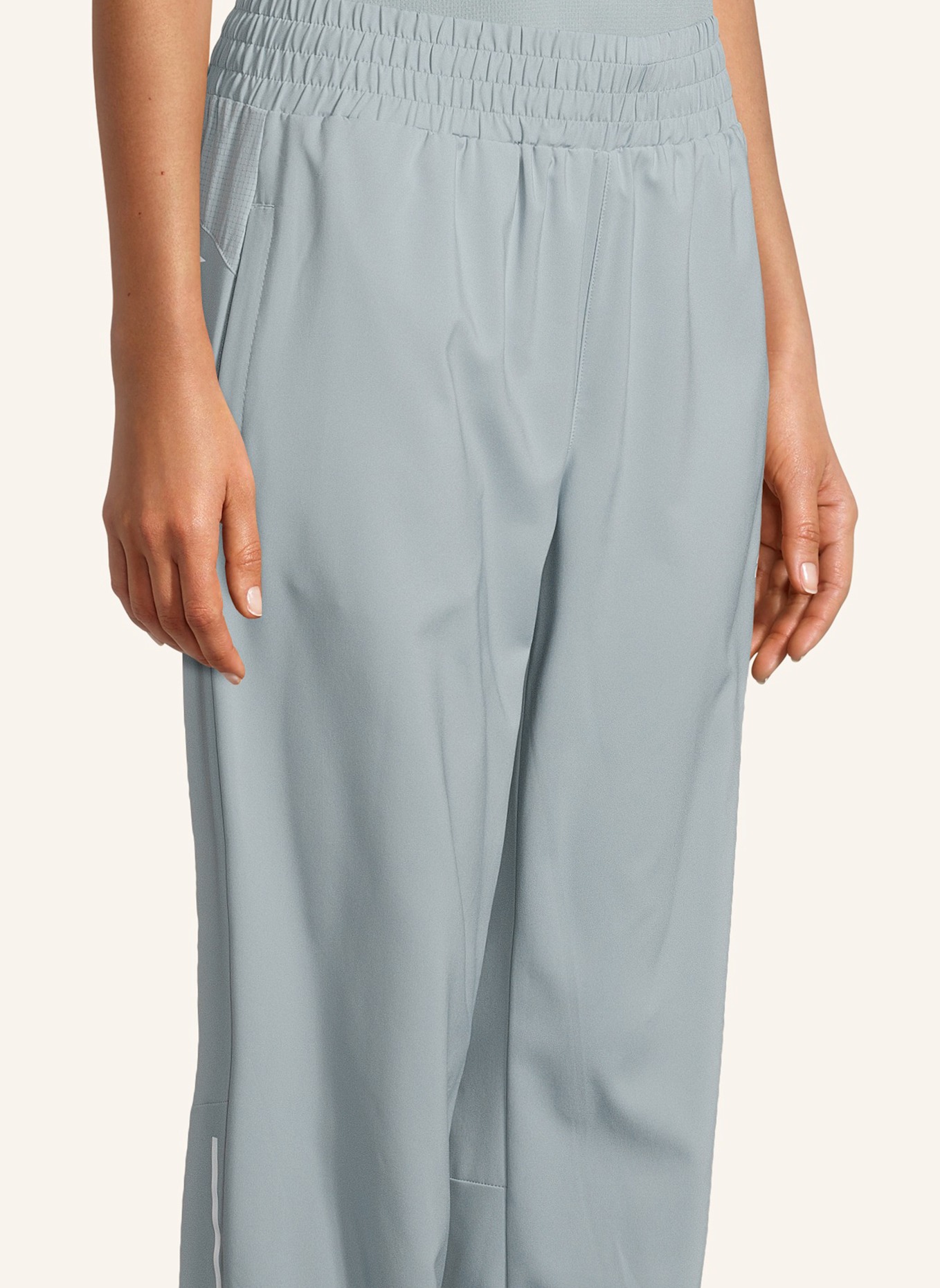 2XU Jogginghose AERO HI-RISE WOVEN JOGGER: BLAUGRAU