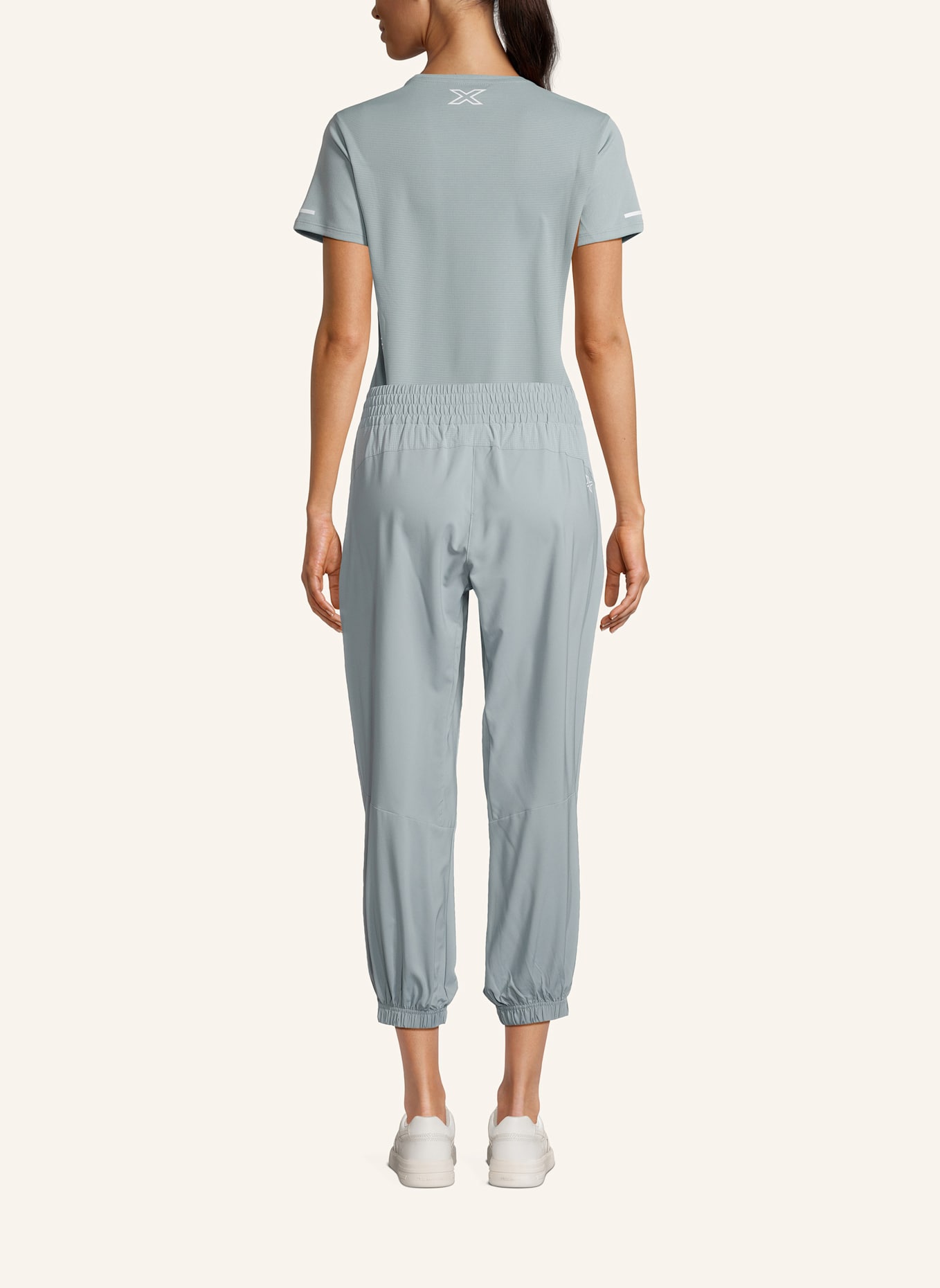 2XU Jogginghose AERO HI-RISE WOVEN JOGGER: BLAUGRAU