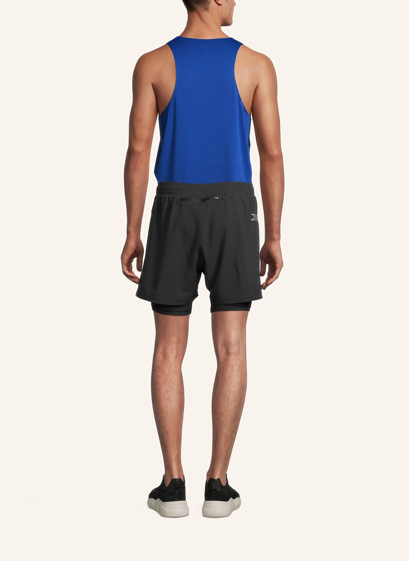 2XU Kompressionstight AERO MESH 2-IN-1 SHORT: SCHWARZ