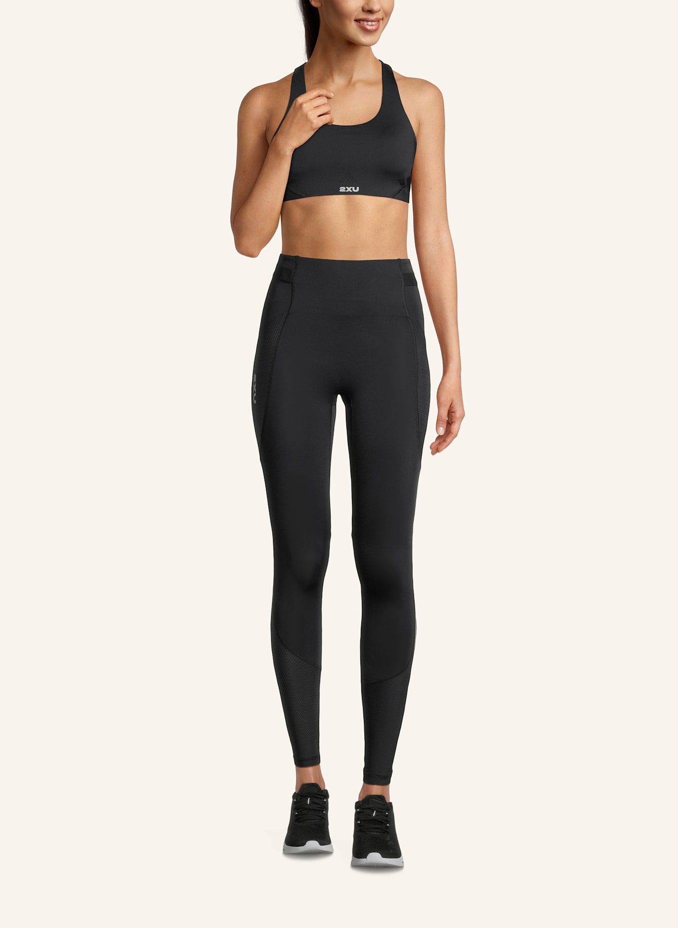 2XU Sport-BH AERO MESH MEDIUM IMPACT BRA: SCHWARZ