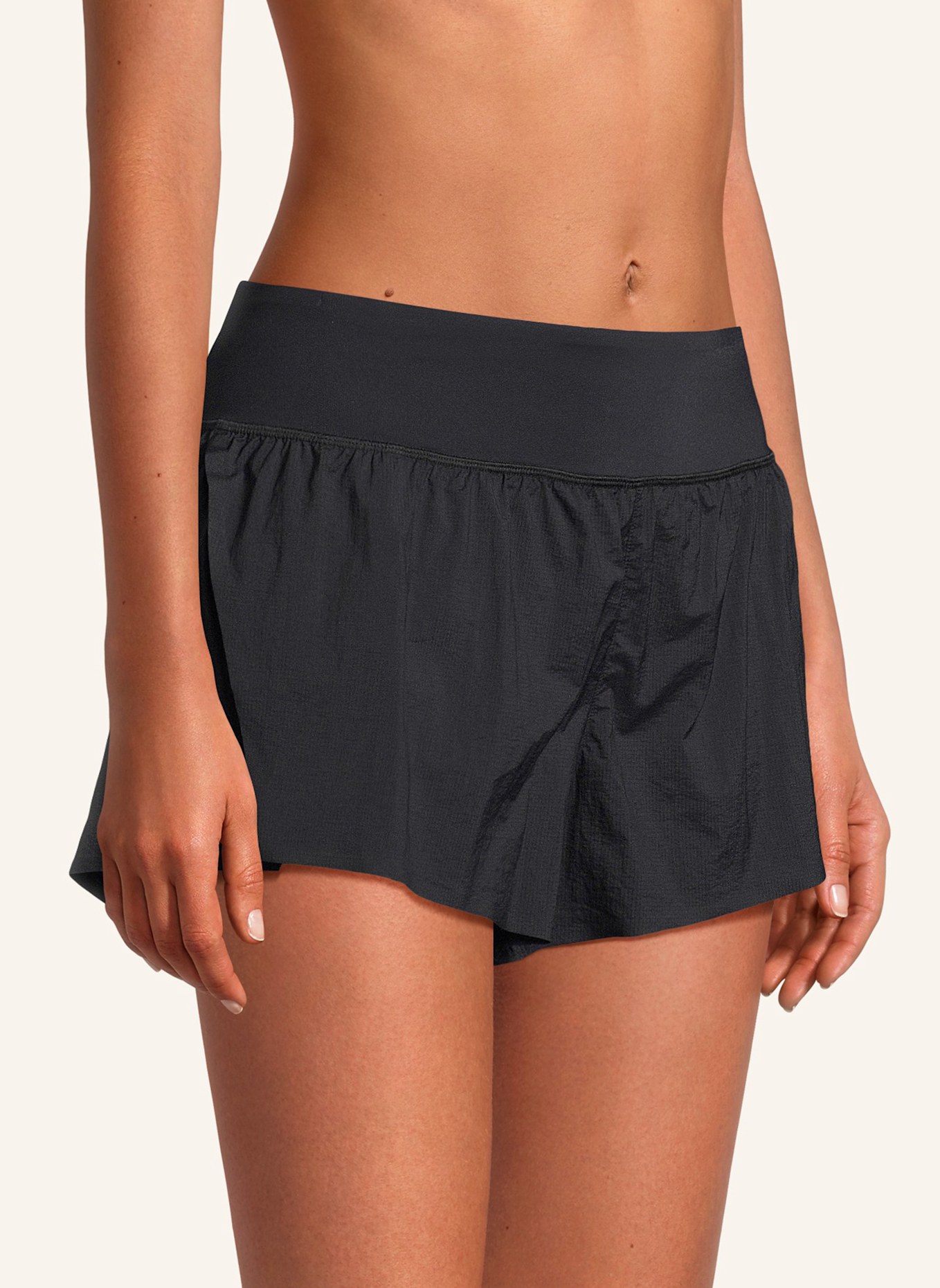 2XU Laufshort AERO HI-RISE 2-IN-1 3 INCH SHORTS: SCHWARZ