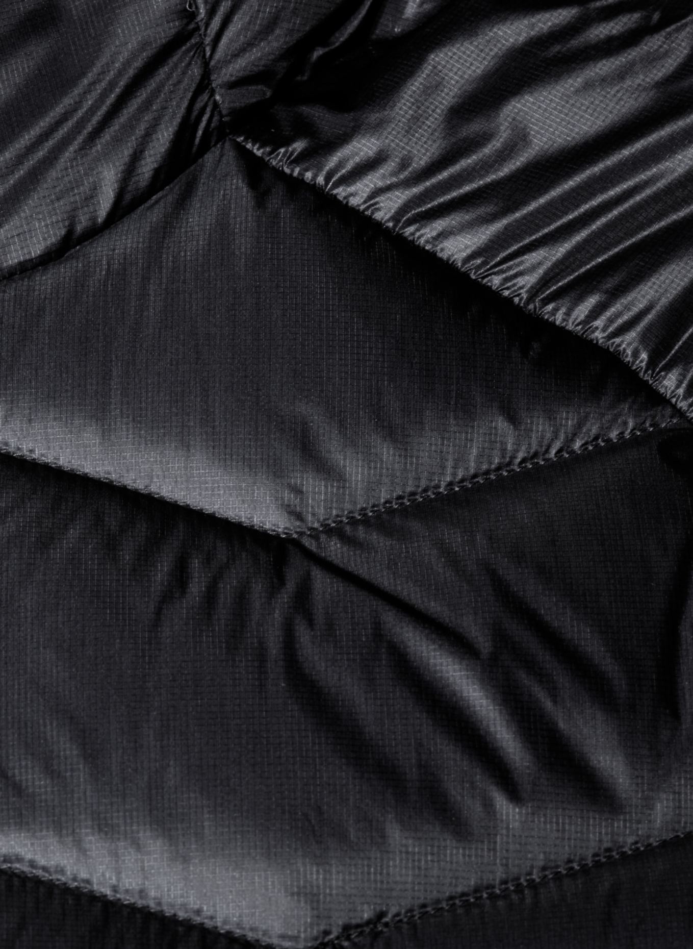 MAMMUT Daunenjacke TAISS  mit Kapuze: SCHWARZ