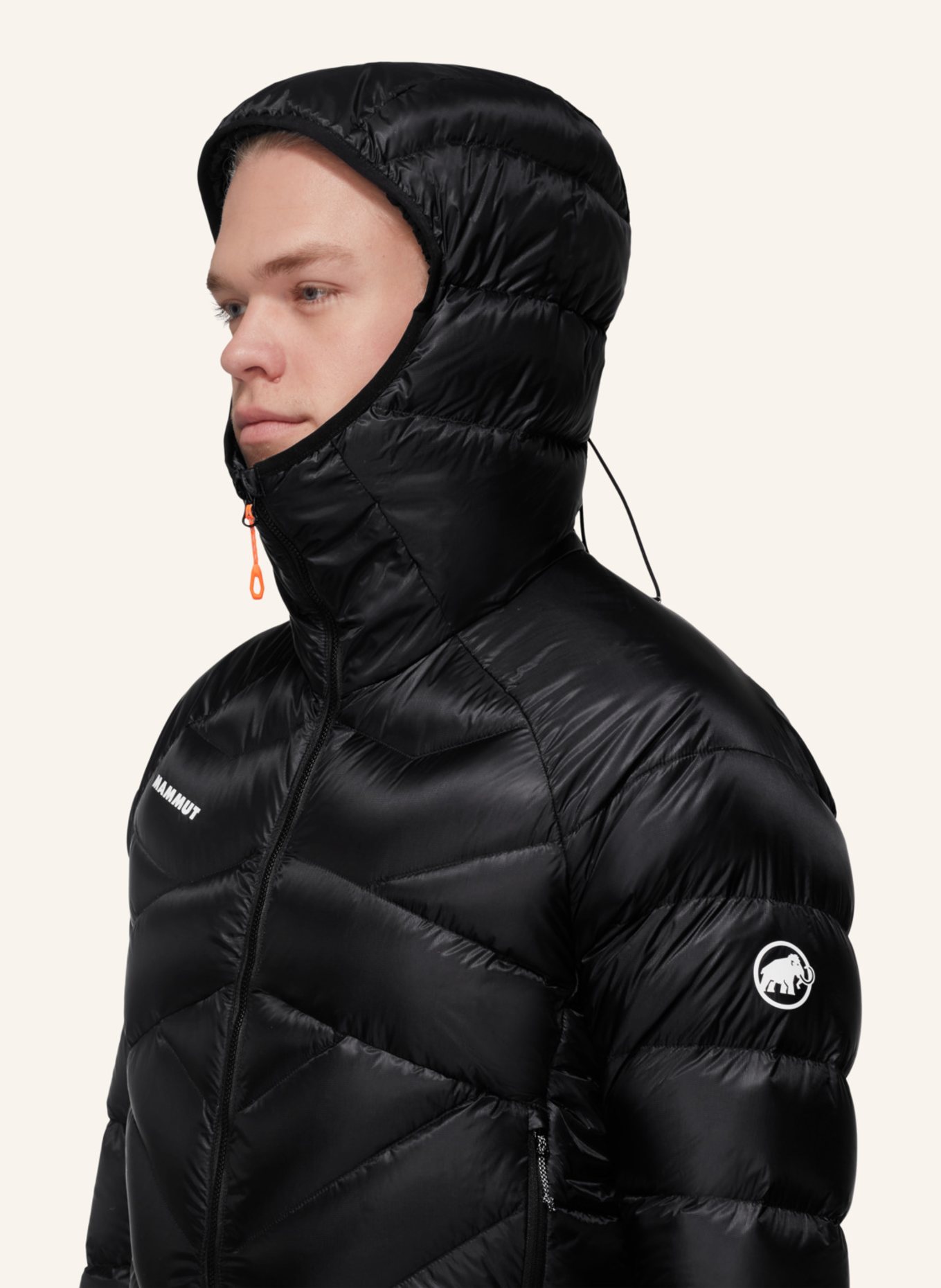 MAMMUT Daunenjacke TAISS  mit Kapuze: SCHWARZ