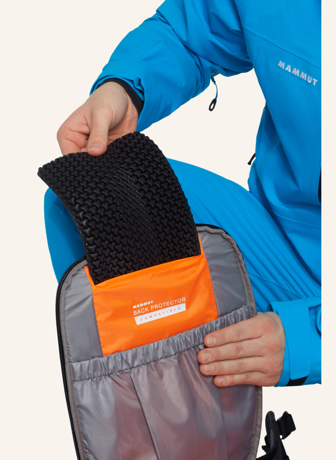 MAMMUT Skirucksack NIRVANA 18: SCHWARZ