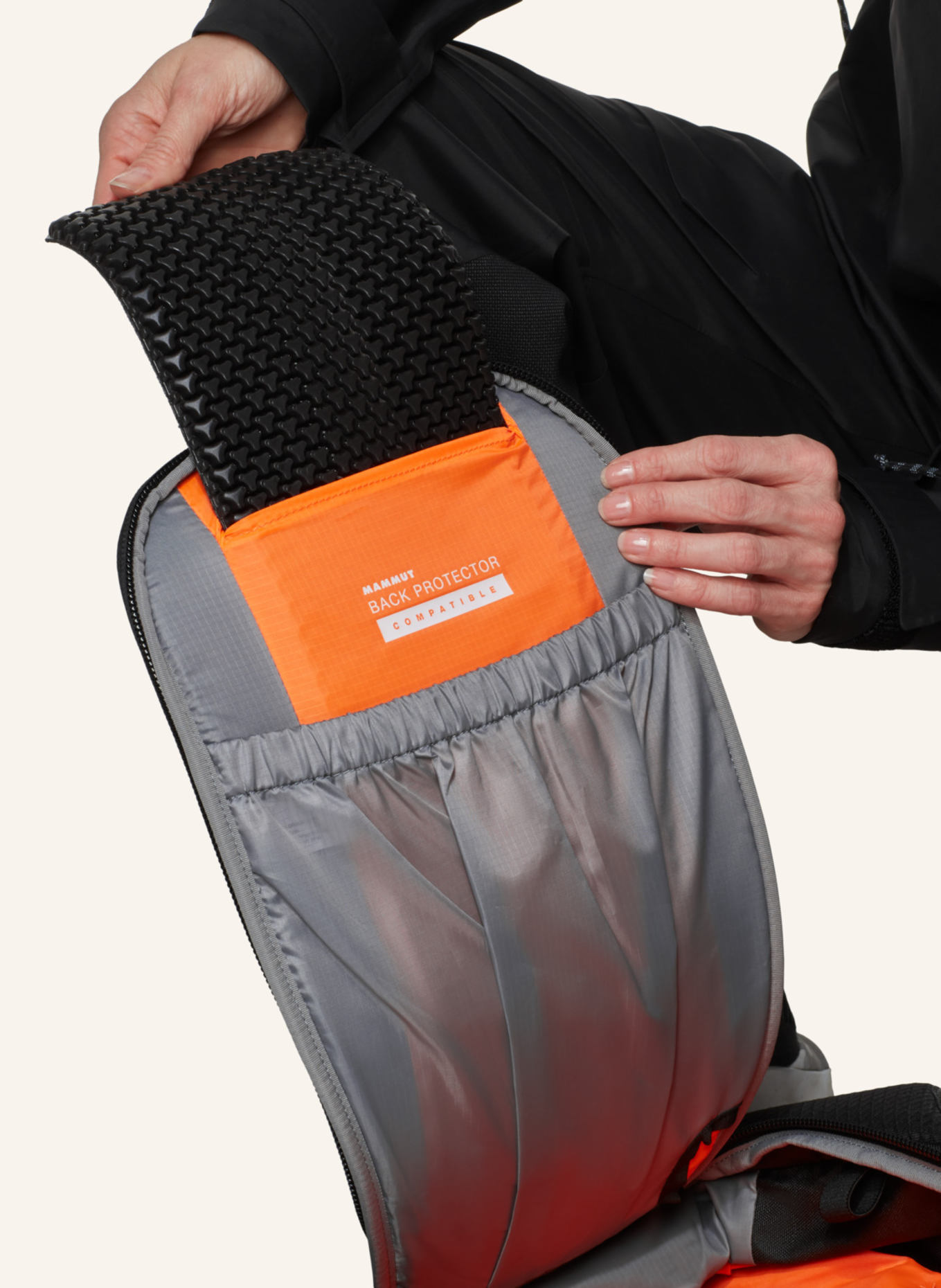 MAMMUT Ski- & Snowboardrucksack NIRVANA 28 WOMEN: SCHWARZ