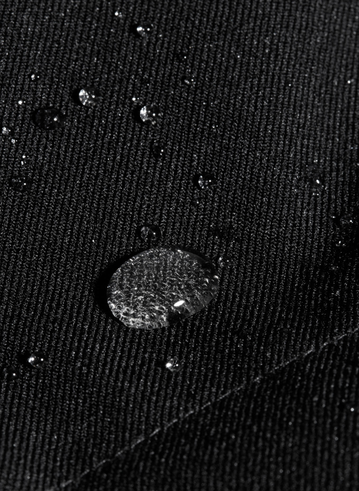 MAMMUT Daunenjacke ROSEG 2.0 IN mit abnehmbarer Kapuze: SCHWARZ