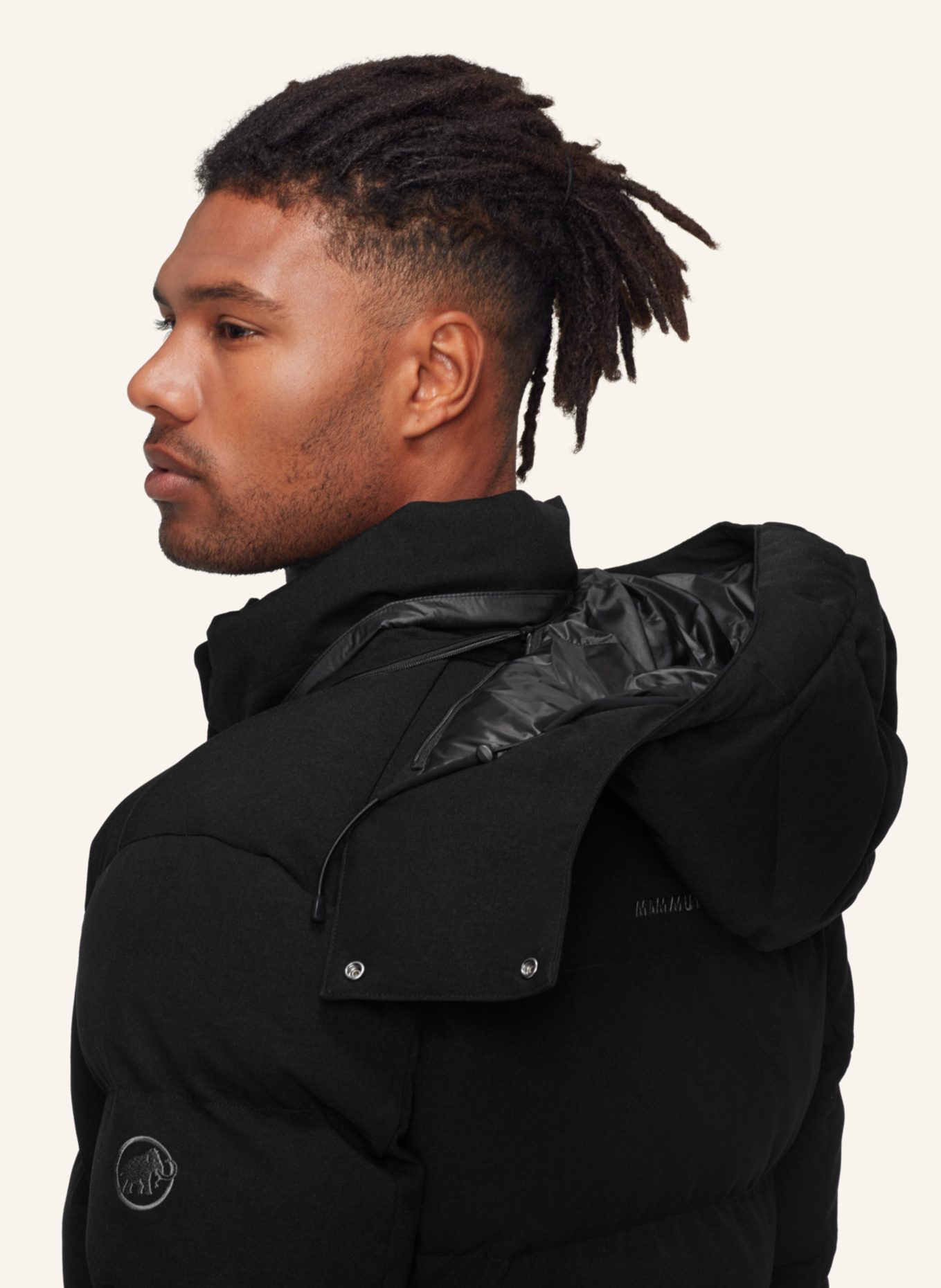 MAMMUT Daunenjacke ROSEG 2.0 IN mit abnehmbarer Kapuze: SCHWARZ
