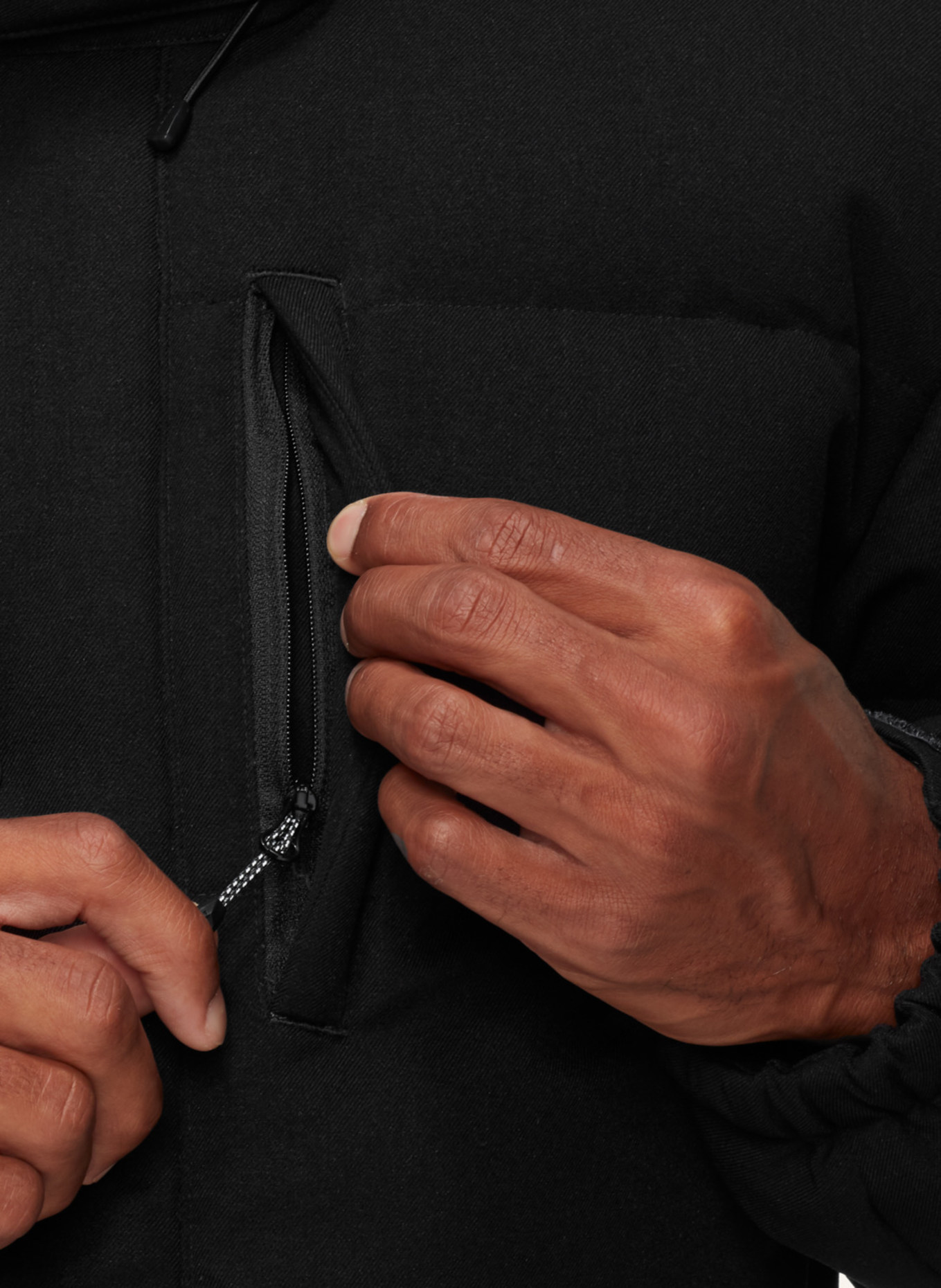 MAMMUT Daunenjacke ROSEG 2.0 IN mit abnehmbarer Kapuze: SCHWARZ