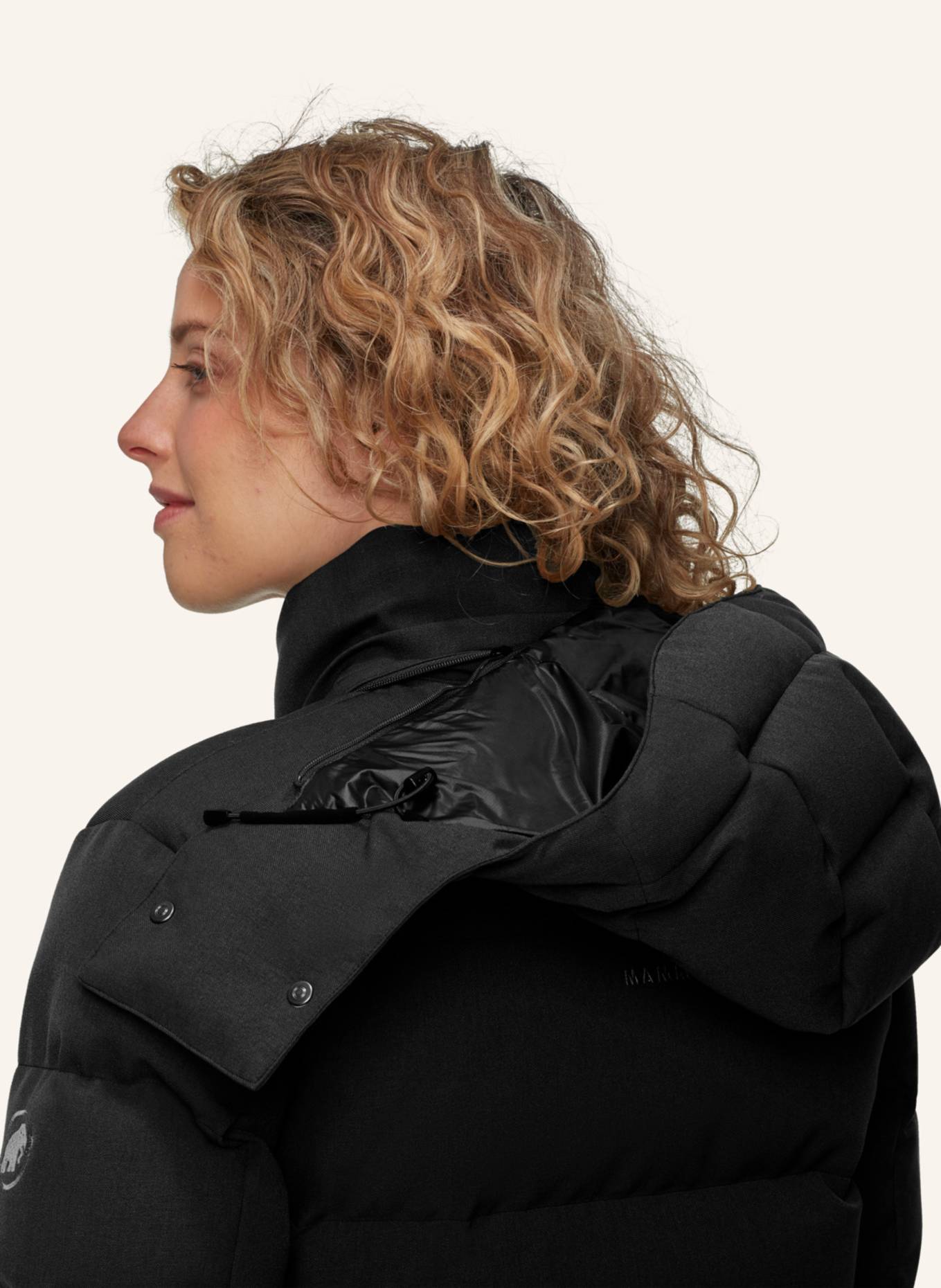 MAMMUT Daunenjacke ROSEG 2.0 IN: SCHWARZ