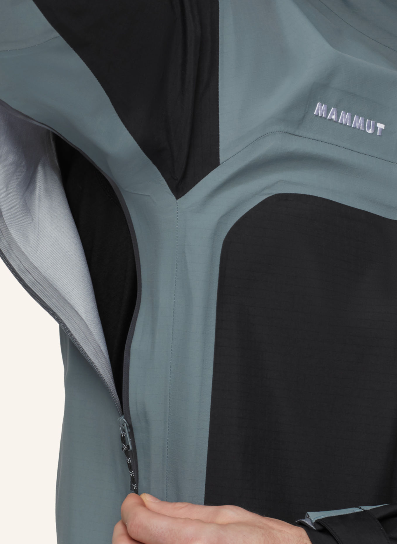 MAMMUT Taiss HS Hooded Jacket Men: SCHWARZ