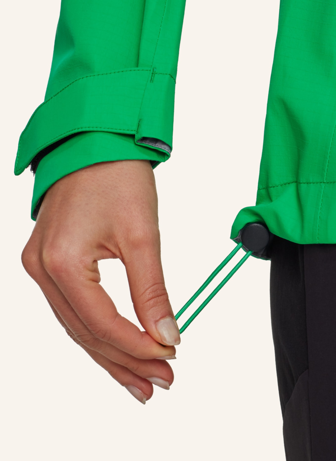 MAMMUT Hardshelljacke TAISS mit Kapuze: GRÜN