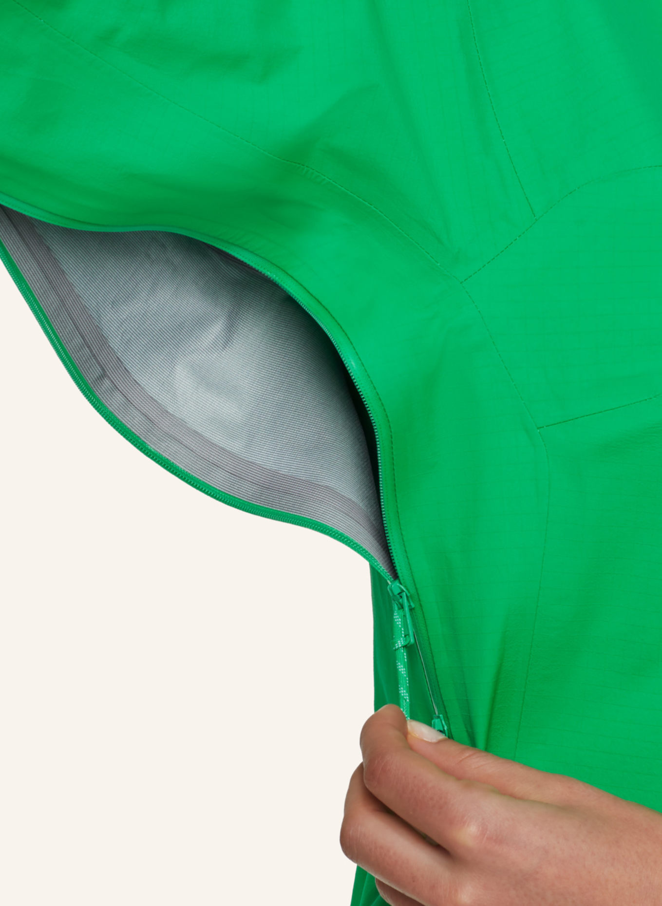 MAMMUT Hardshelljacke TAISS mit Kapuze: GRÜN