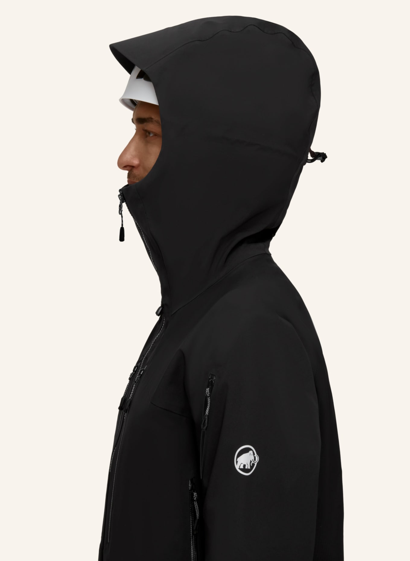 MAMMUT Hardshelljacke TAISS PRO mit Kapuze: SCHWARZ