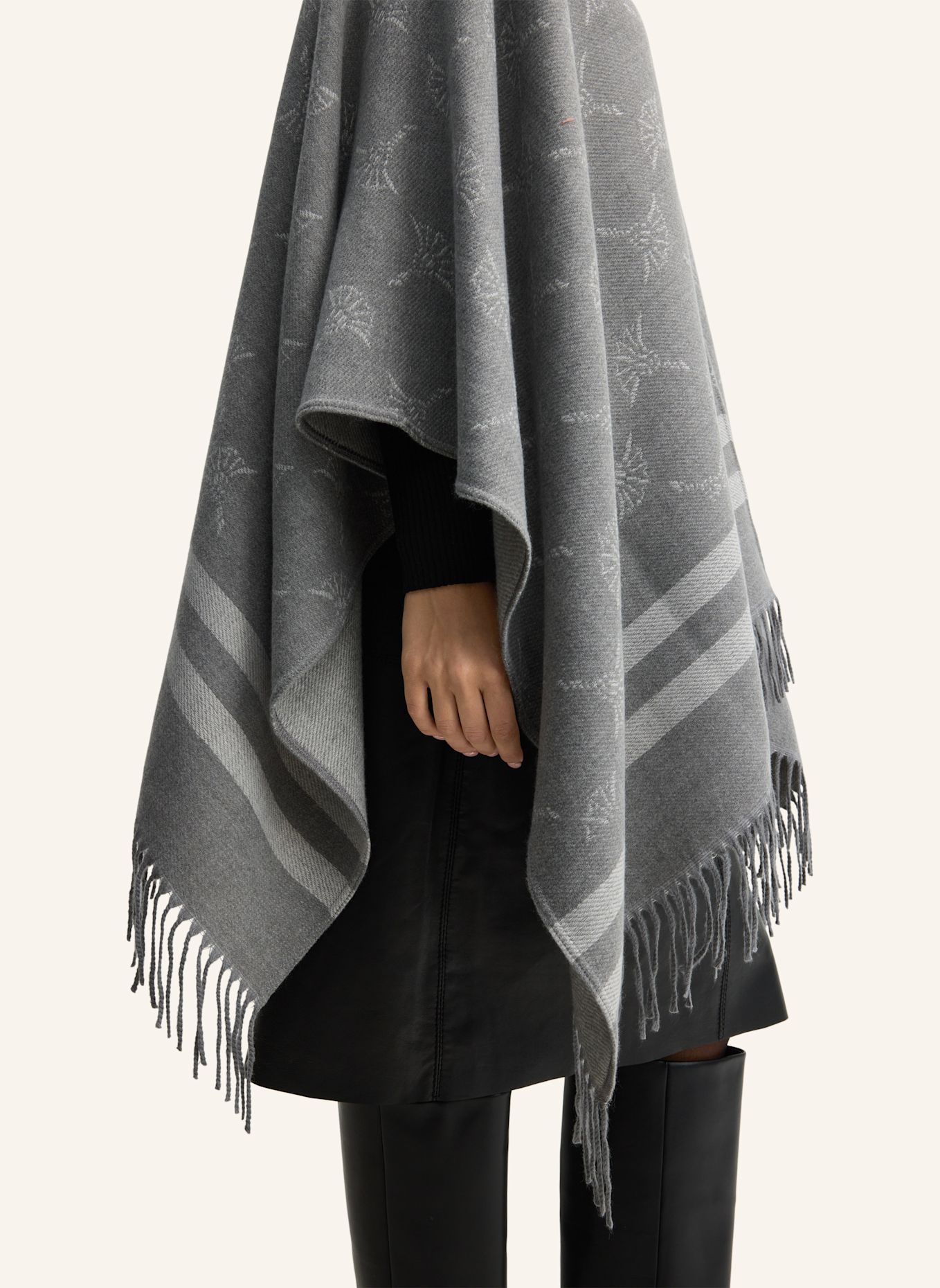 JOOP! Cape AZRA: GRAU