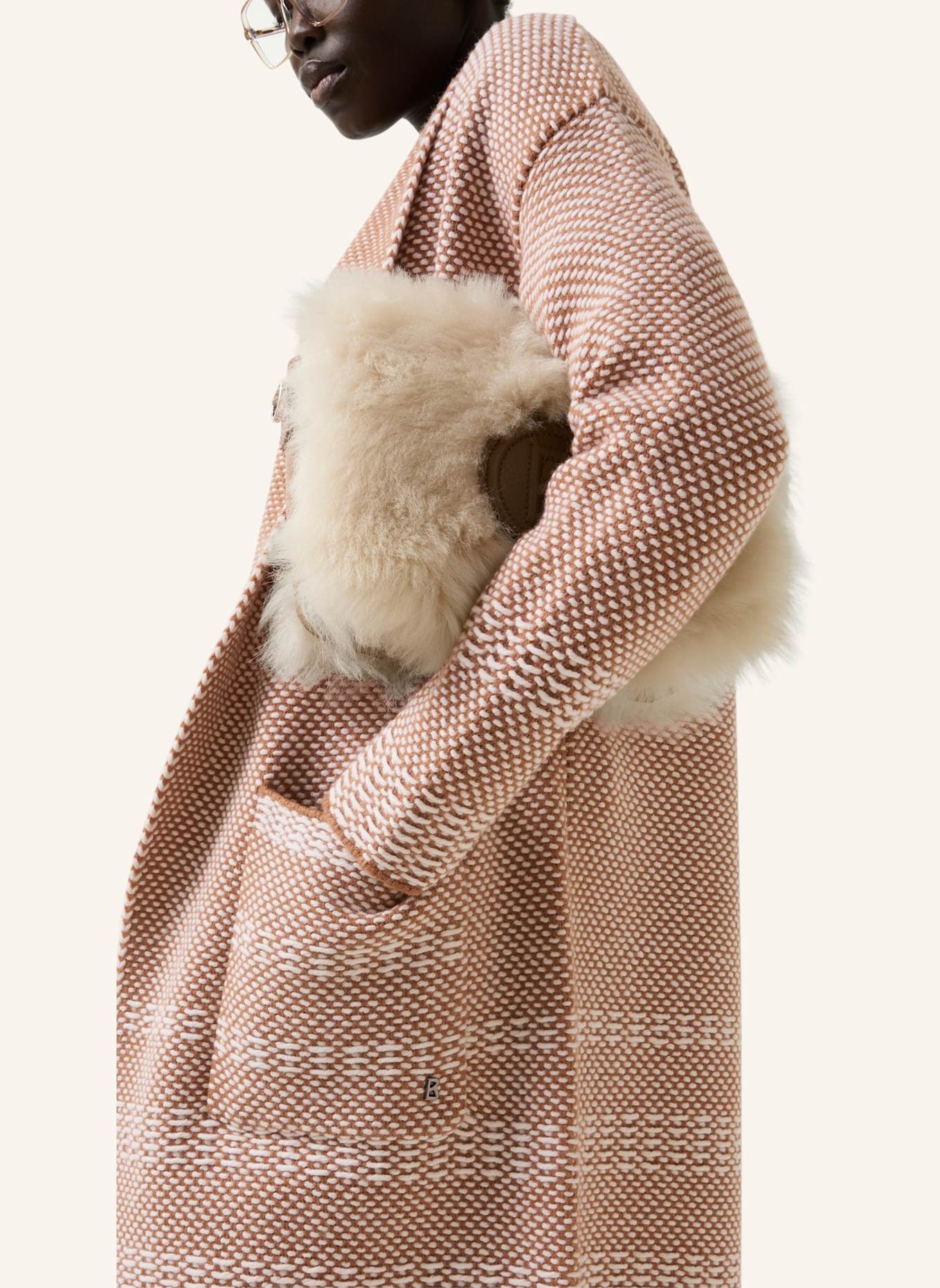 BOGNER Strickjacke: CAMEL/ WEISS