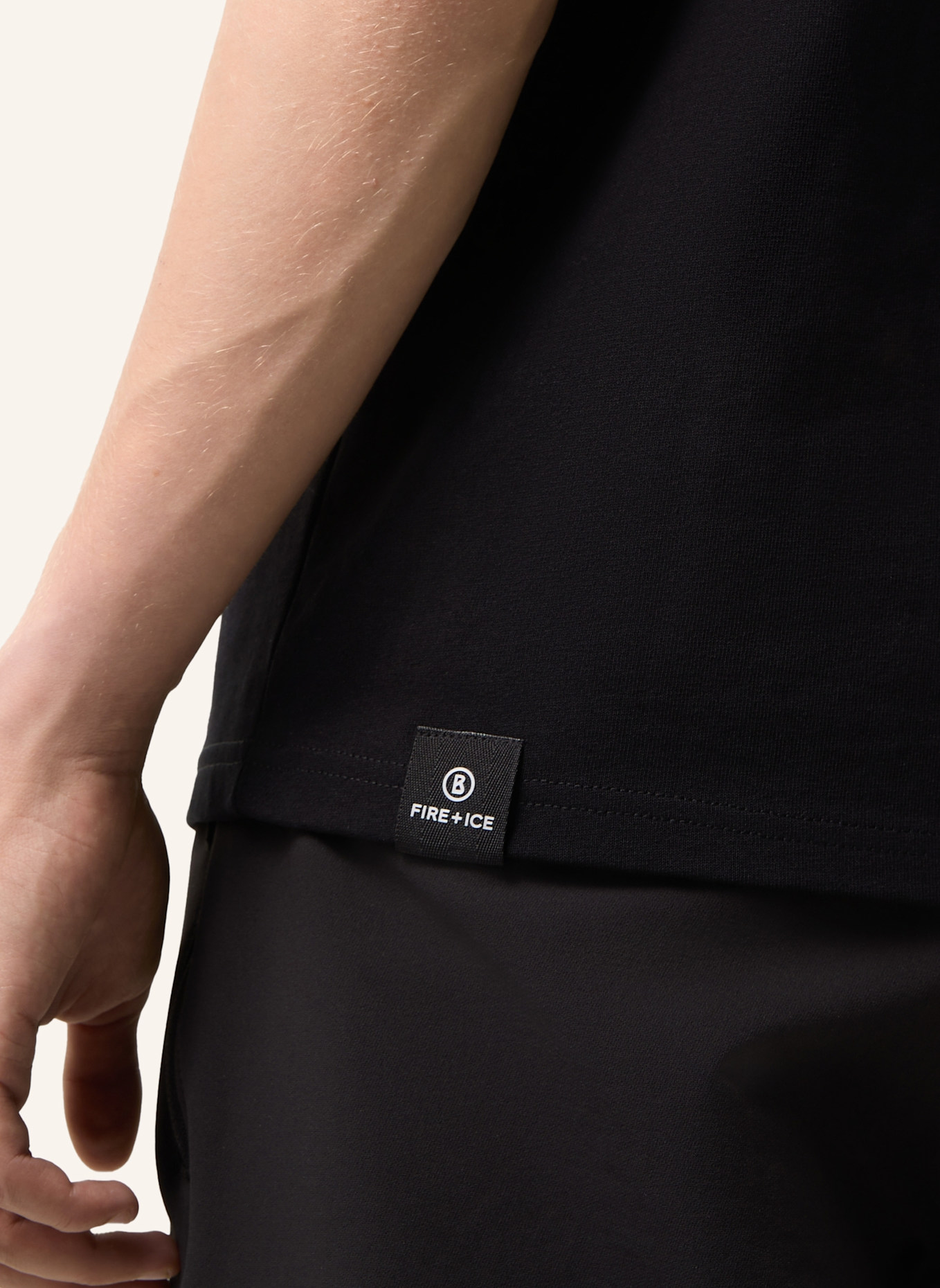 FIRE+ICE T-Shirt: SCHWARZ