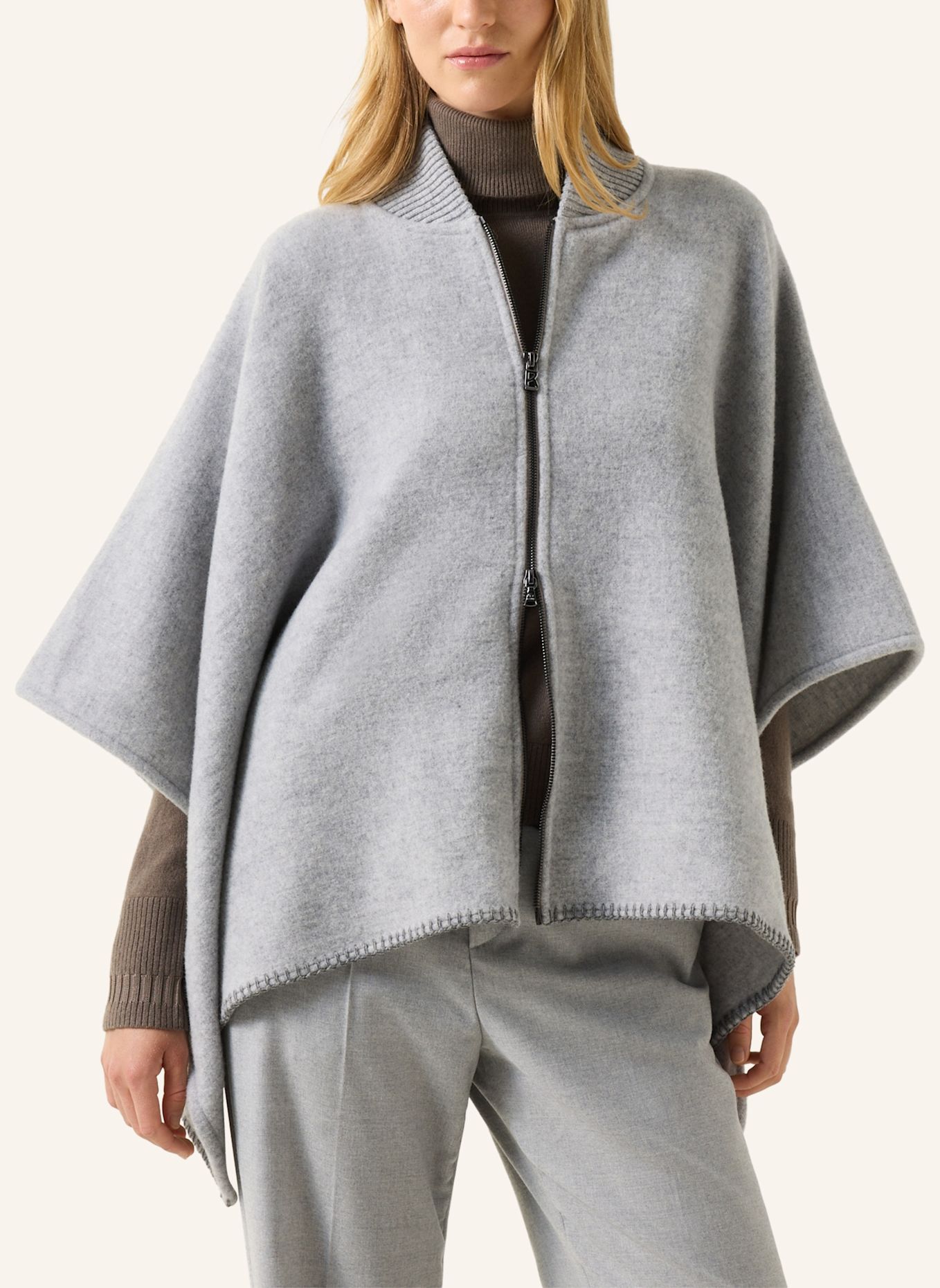 BOGNER Cape NELLIE: LICHTGRIJS