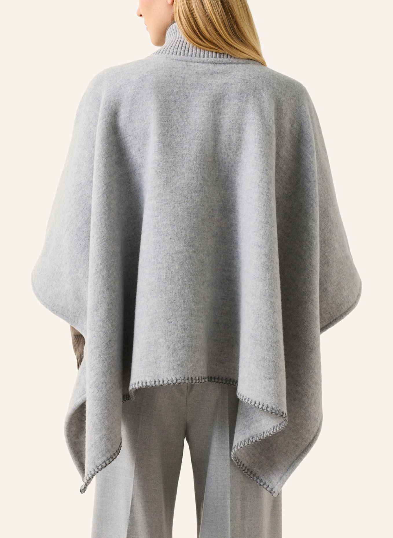 BOGNER Cape NELLIE: LICHTGRIJS