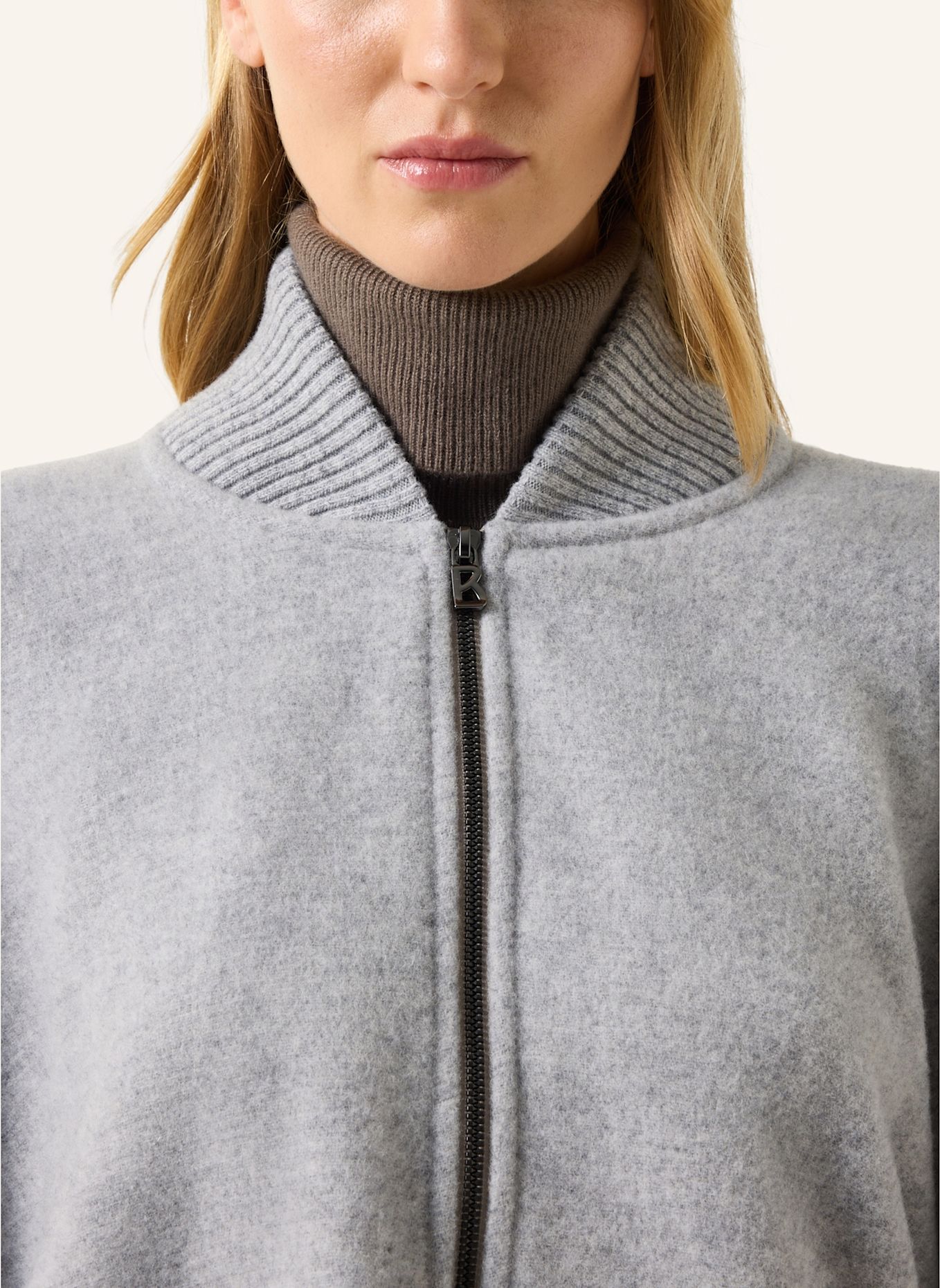 BOGNER Cape NELLIE: LICHTGRIJS