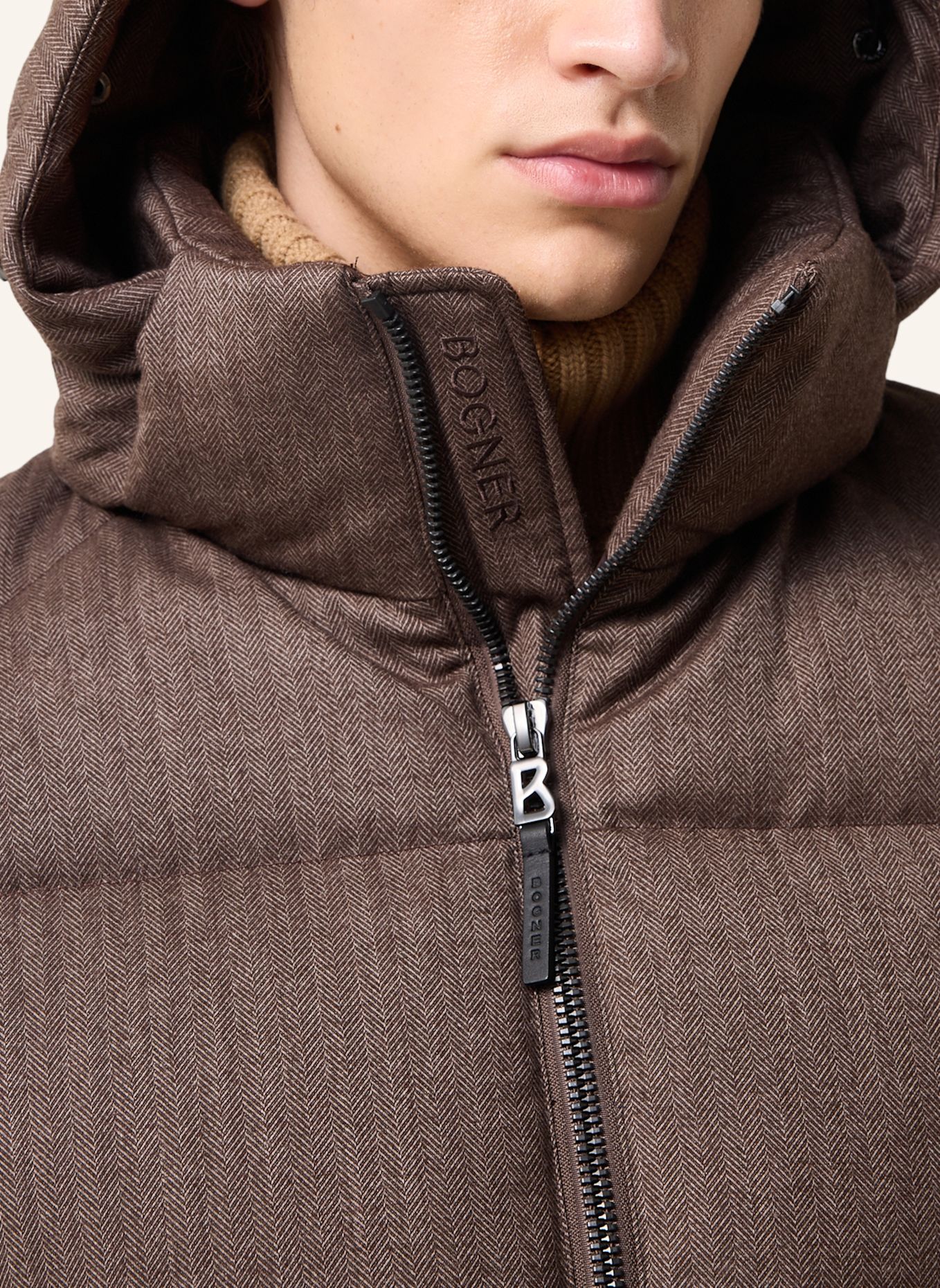 BOGNER Korte donsjas Jones: BRUIN