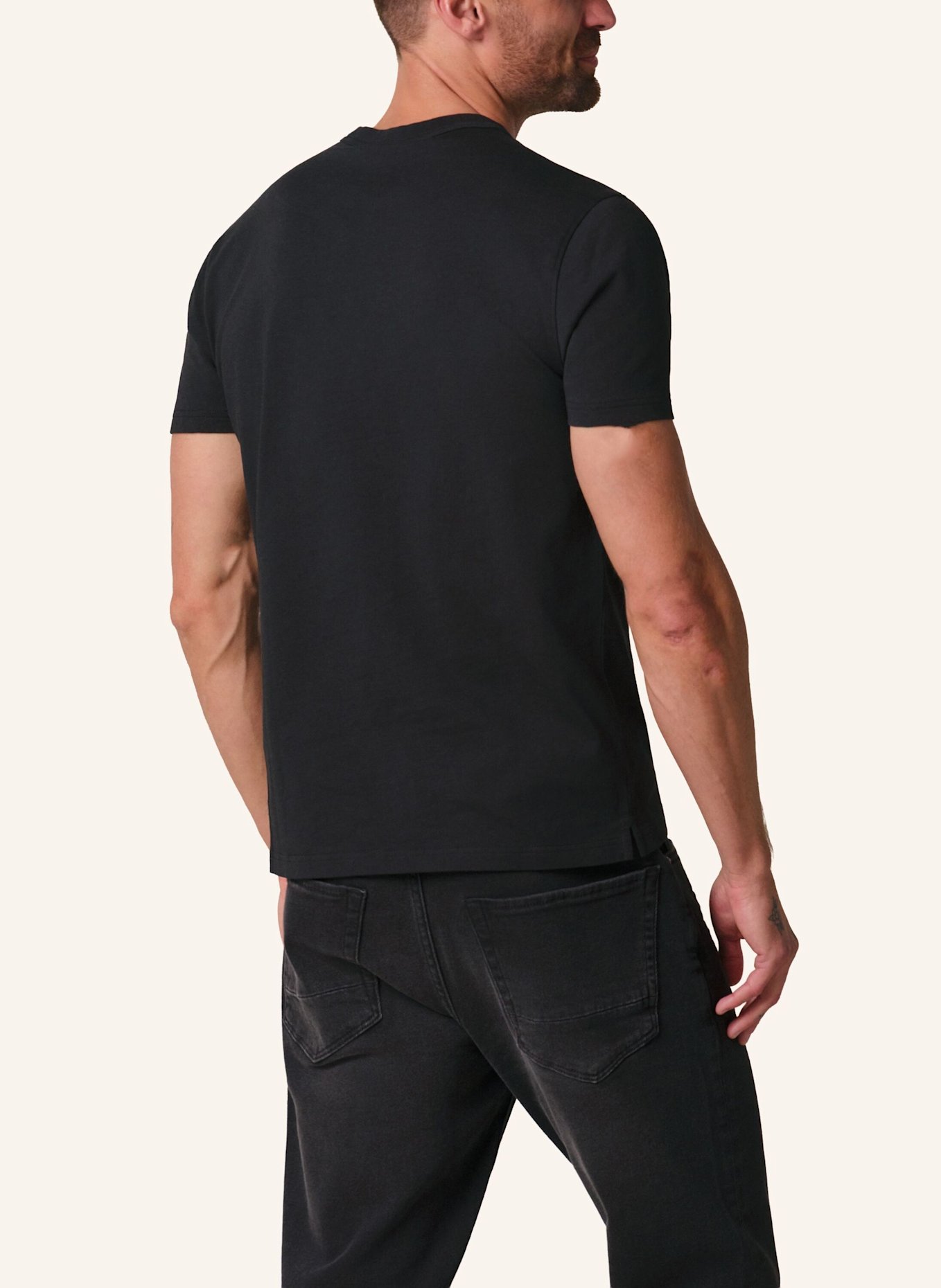 PROFUOMO T-Shirt: SCHWARZ