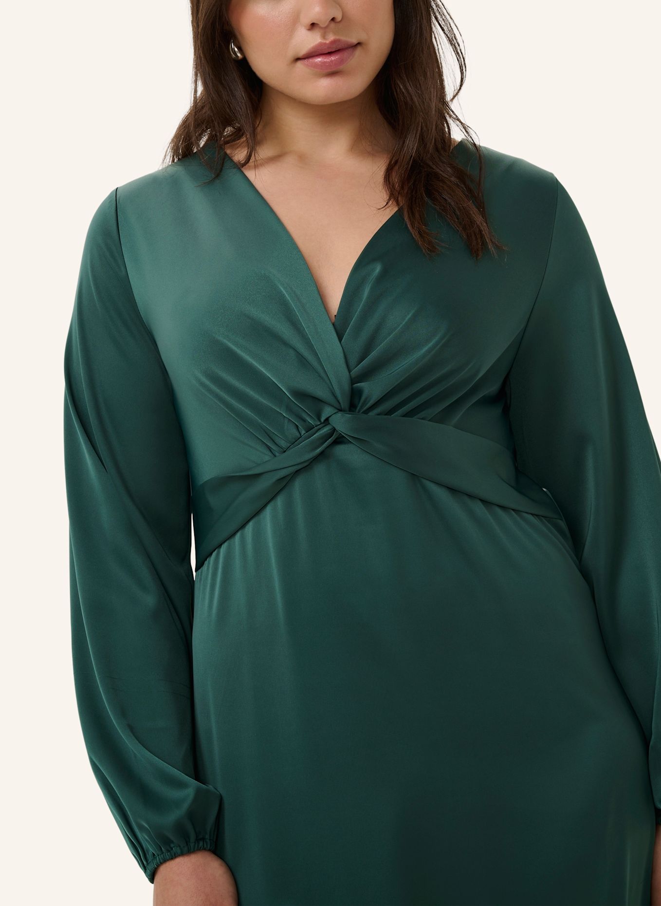KAFFE curve Maxikleid KCJAMIE aus Satin: GRÜN