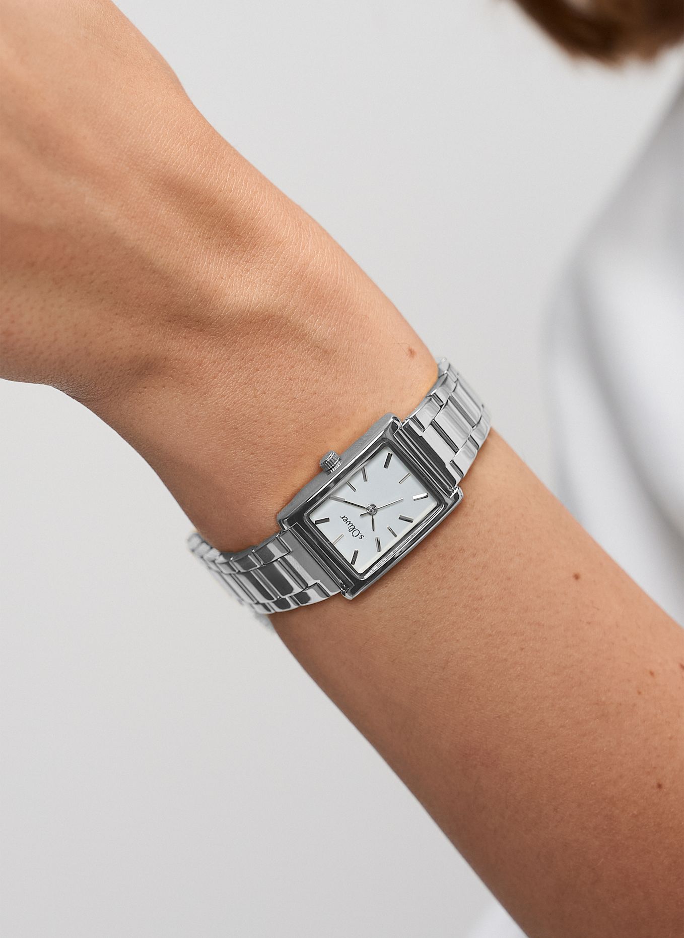 s.Oliver Armbanduhr  aus  Edelstahl: SILBER