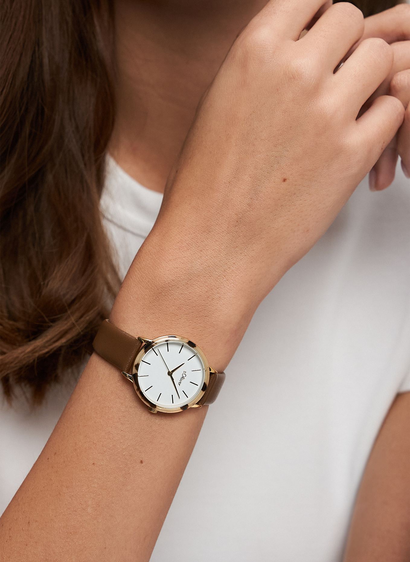 s.Oliver Armbanduhr  aus  Kunstleder: BRAUN