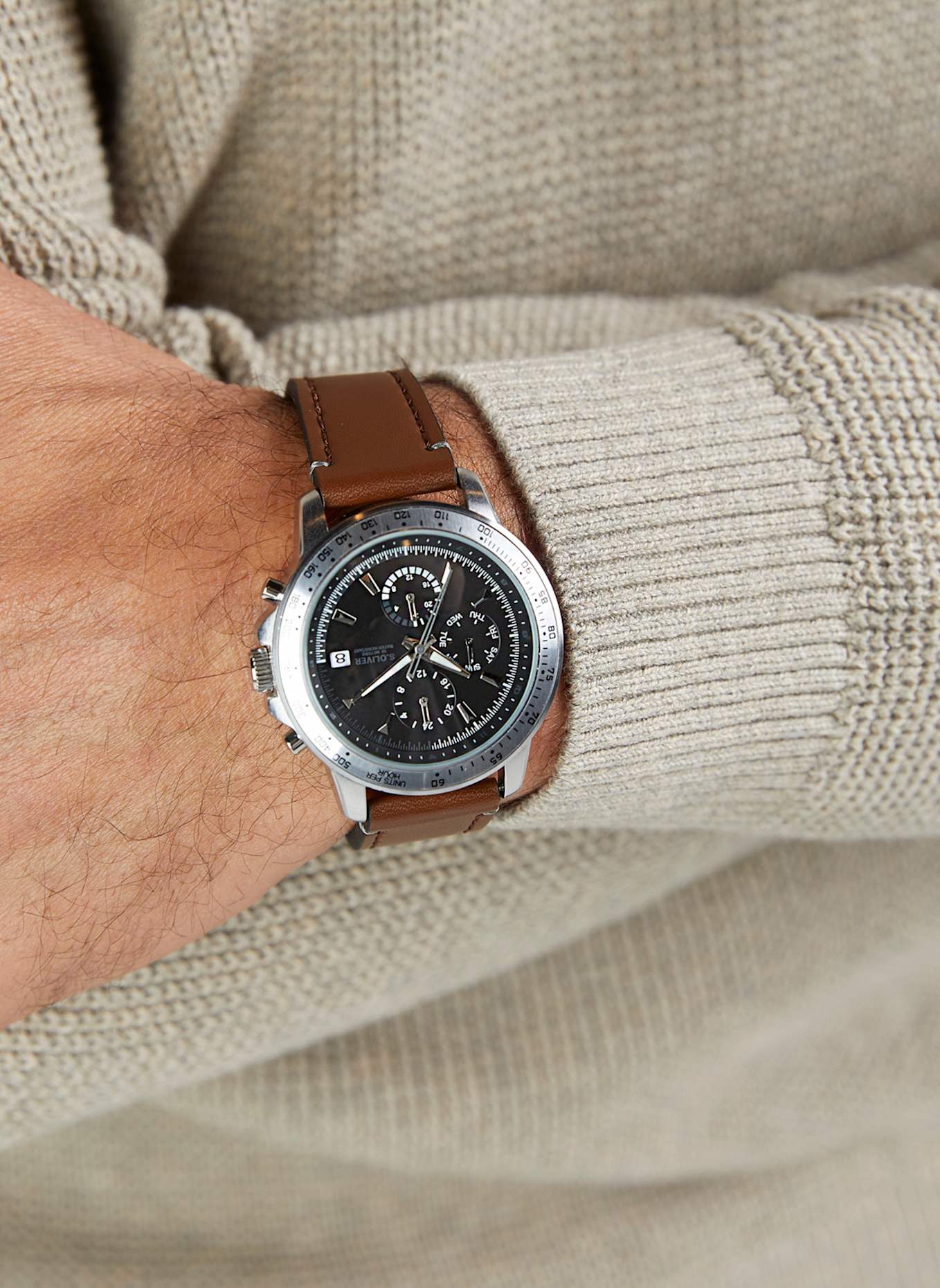 s.Oliver Armbanduhr  aus  Kunstleder: BRAUN