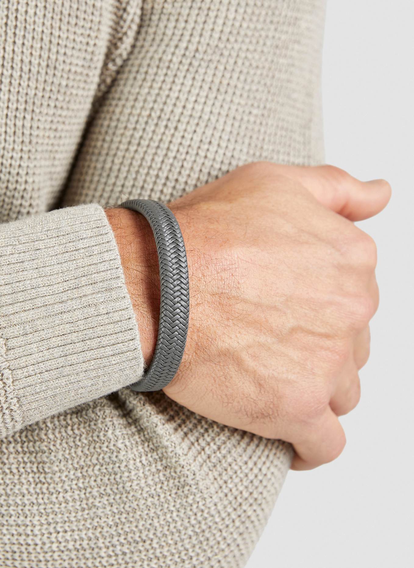 s.Oliver Armband  aus  Echtleder: GRAU