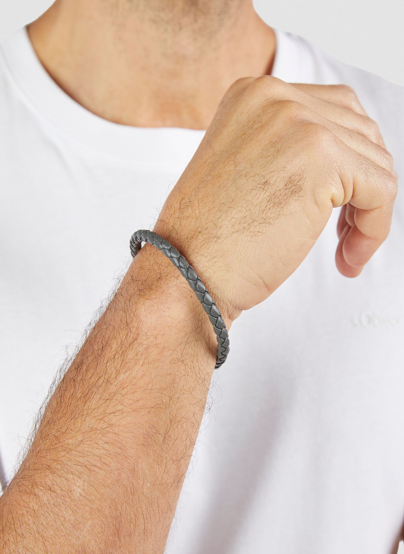 s.Oliver Armband  aus  Echtleder: GRAU