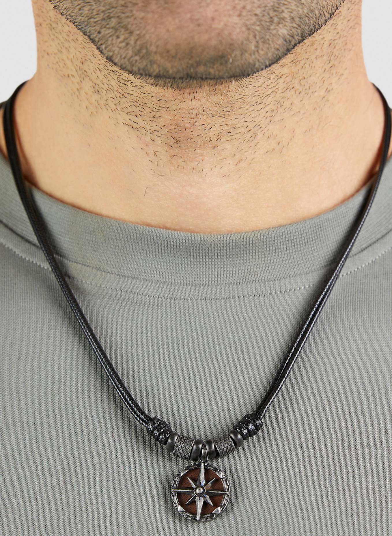 s.Oliver Halskette  aus  Echtleder: GRAU