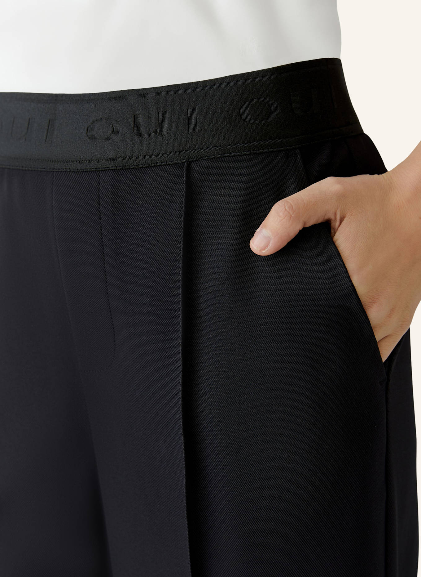 oui Hose LACY: SCHWARZ