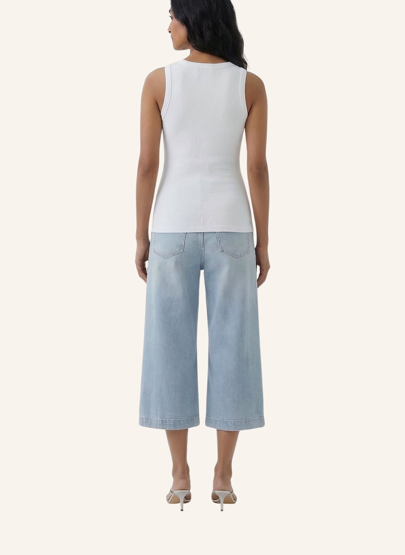 oui Top: WEISS