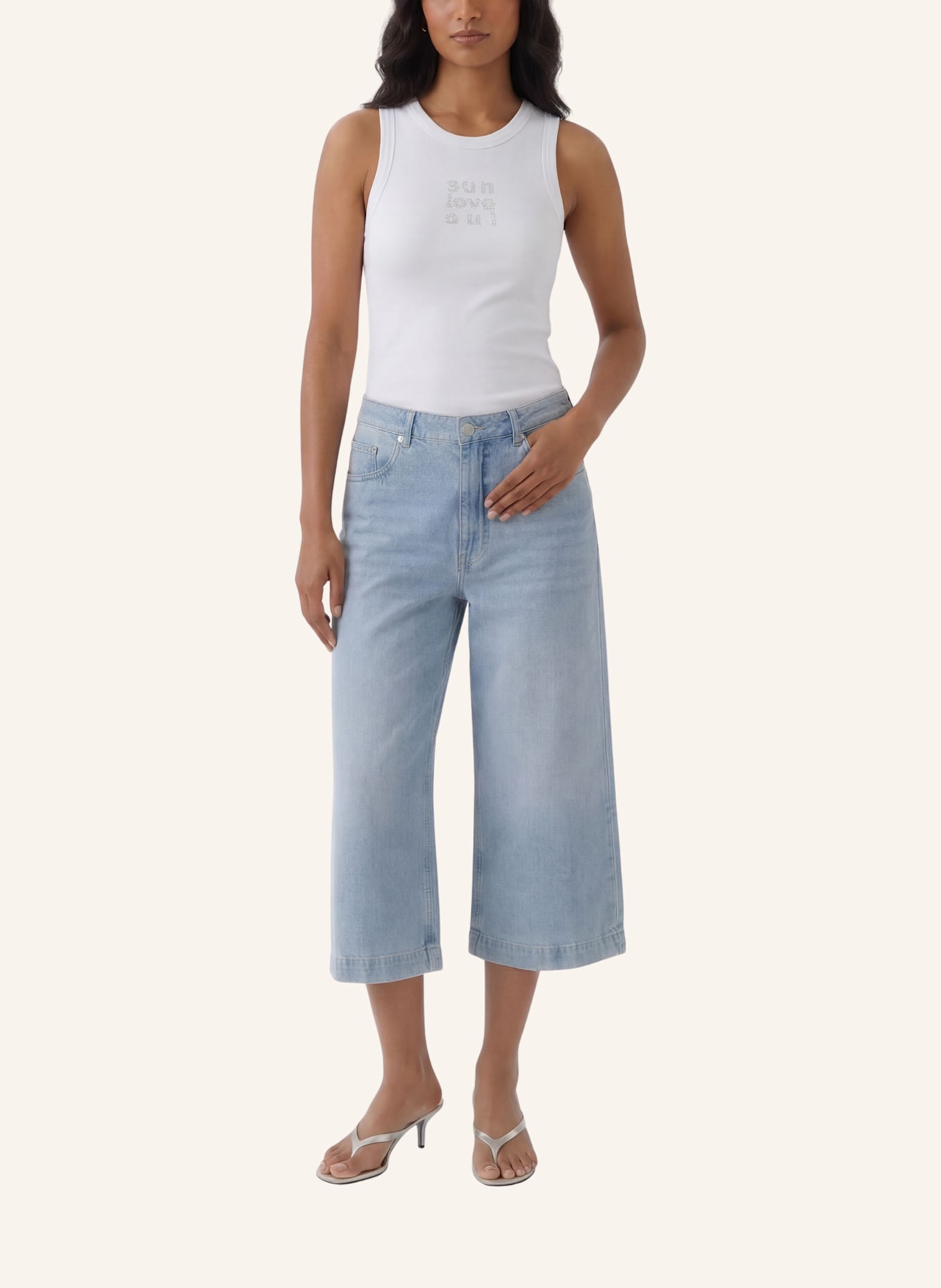 oui Top: WEISS
