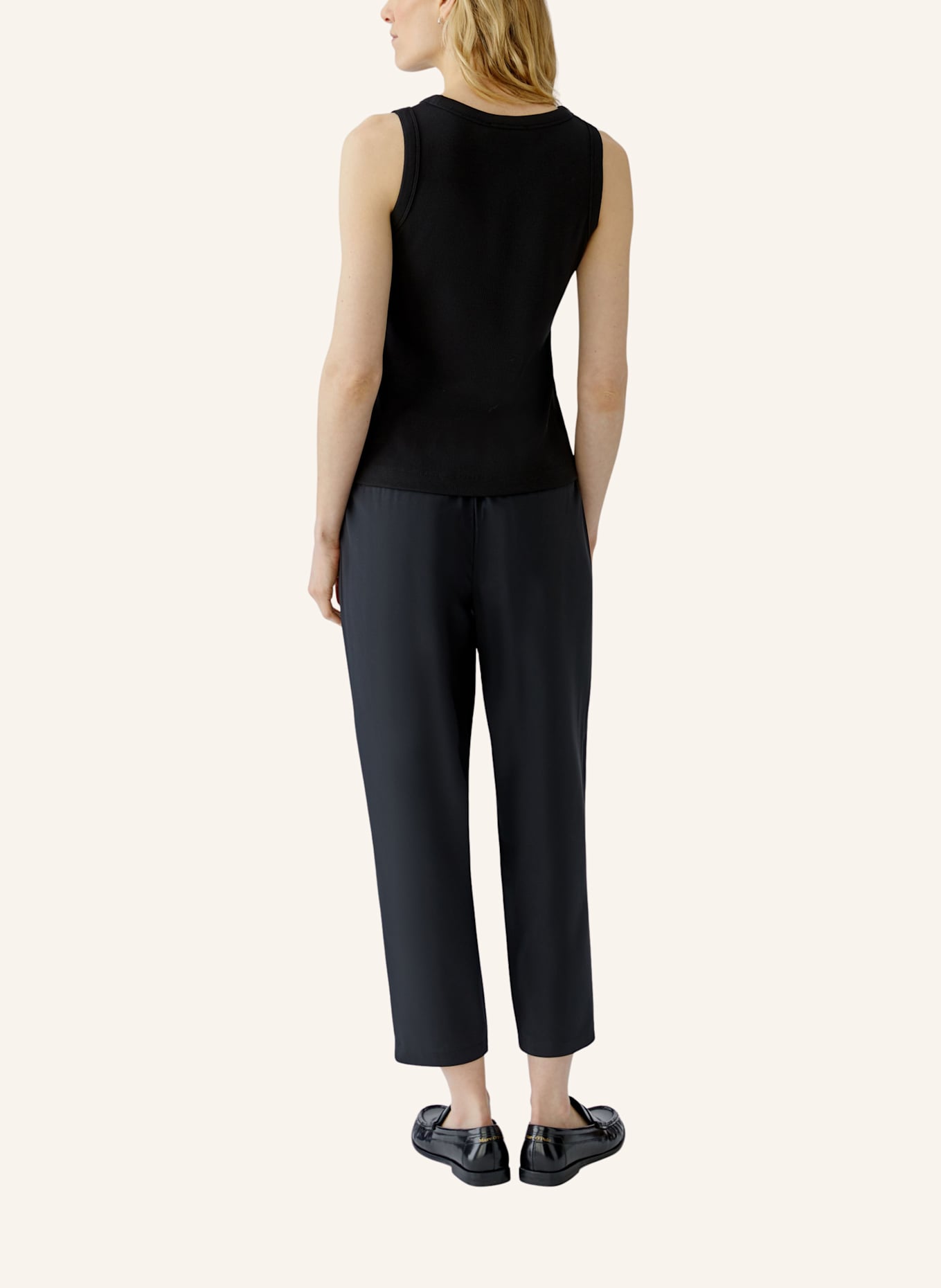 oui Top: SCHWARZ