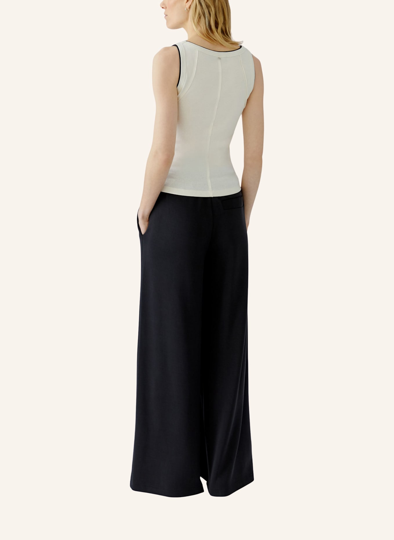 oui Top: WEISS