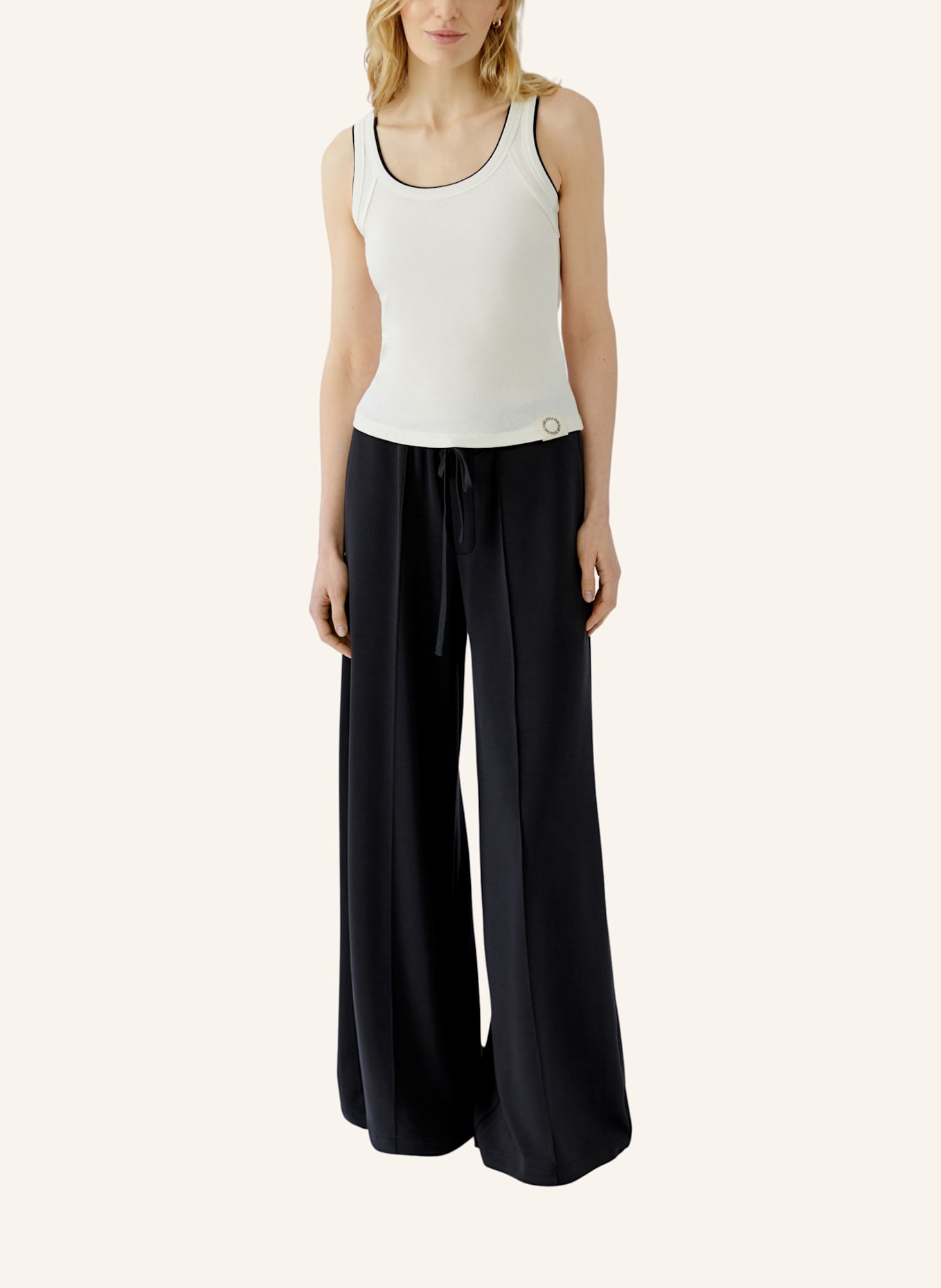 oui Top: WEISS