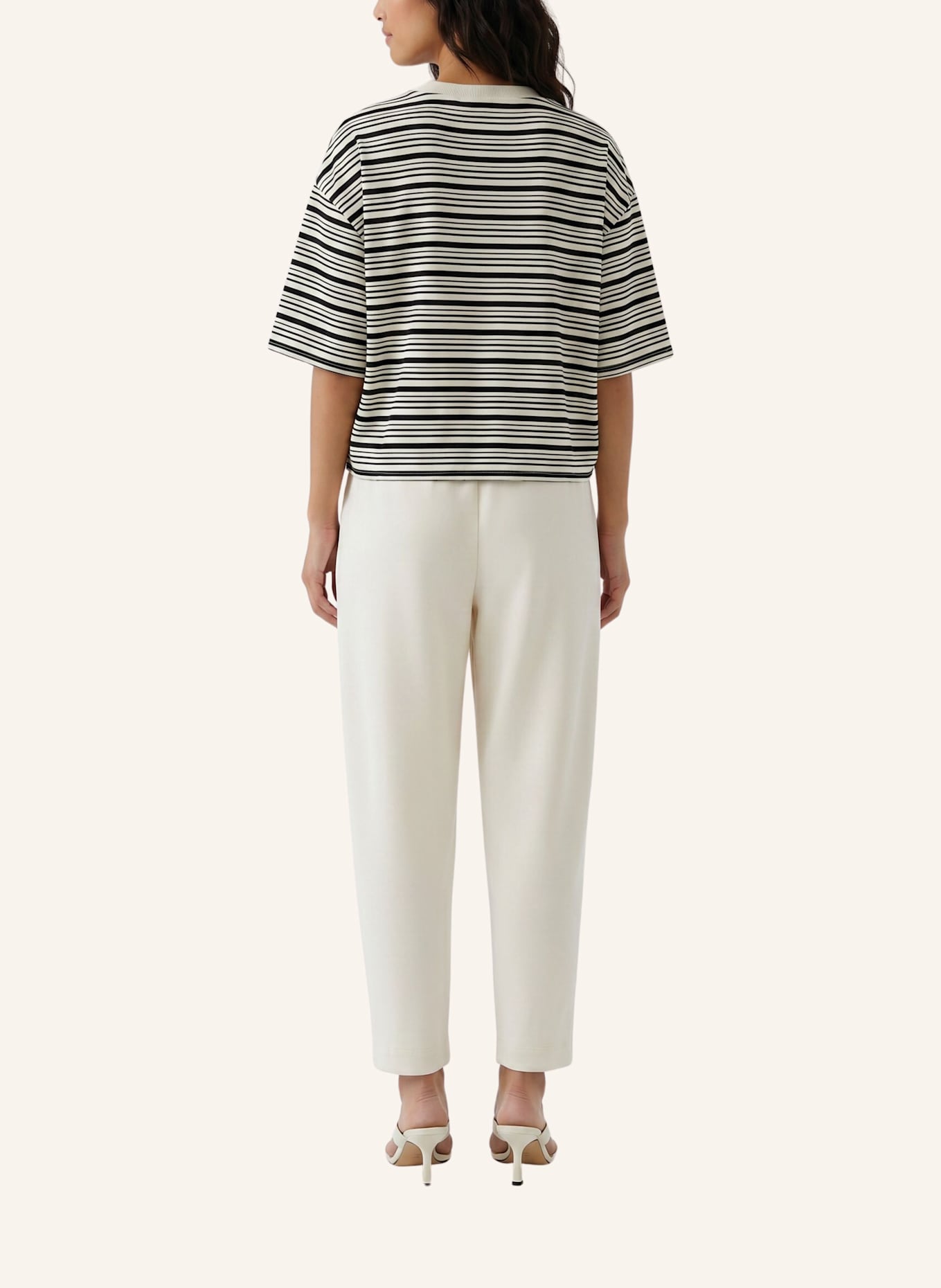 oui T-shirt: WHITE/ BLACK