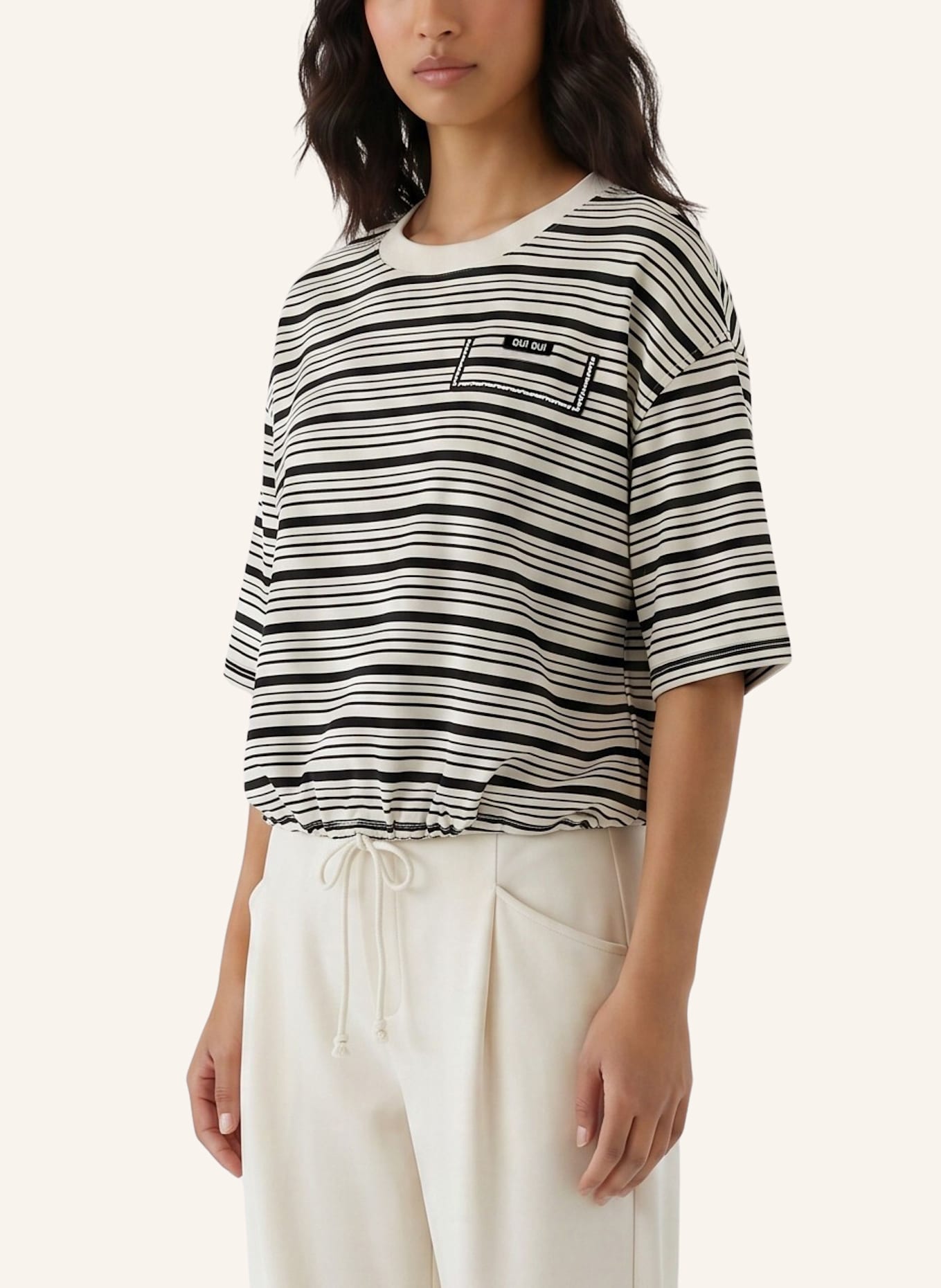 oui T-shirt: WHITE/ BLACK