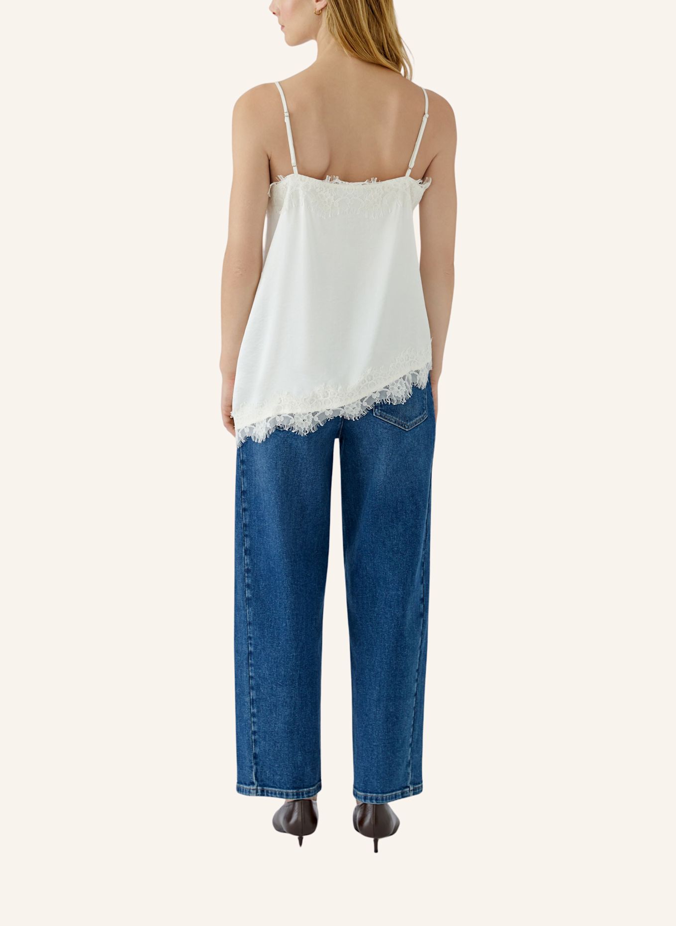 oui Top: WEISS