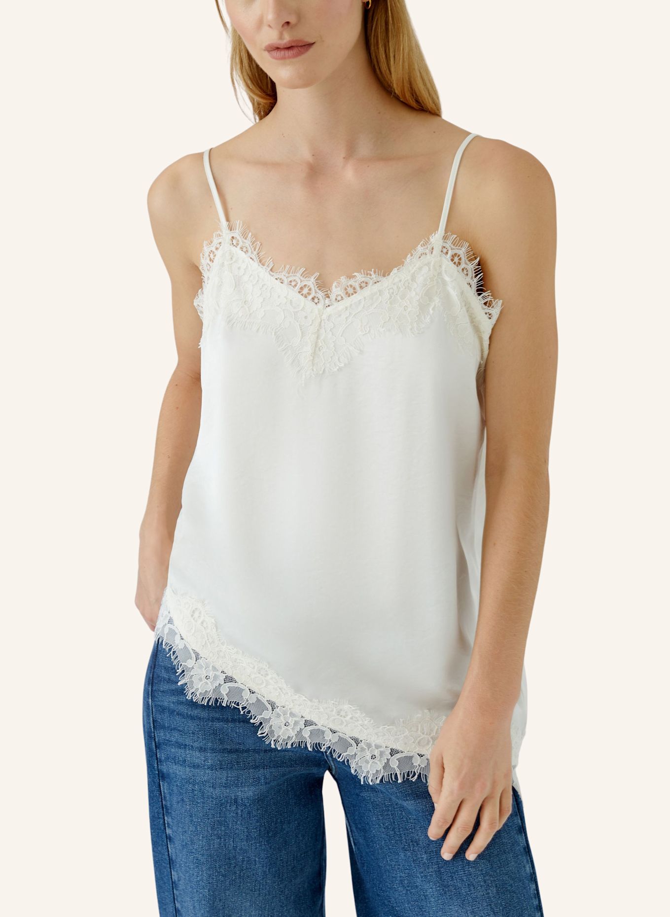 oui Top: WEISS