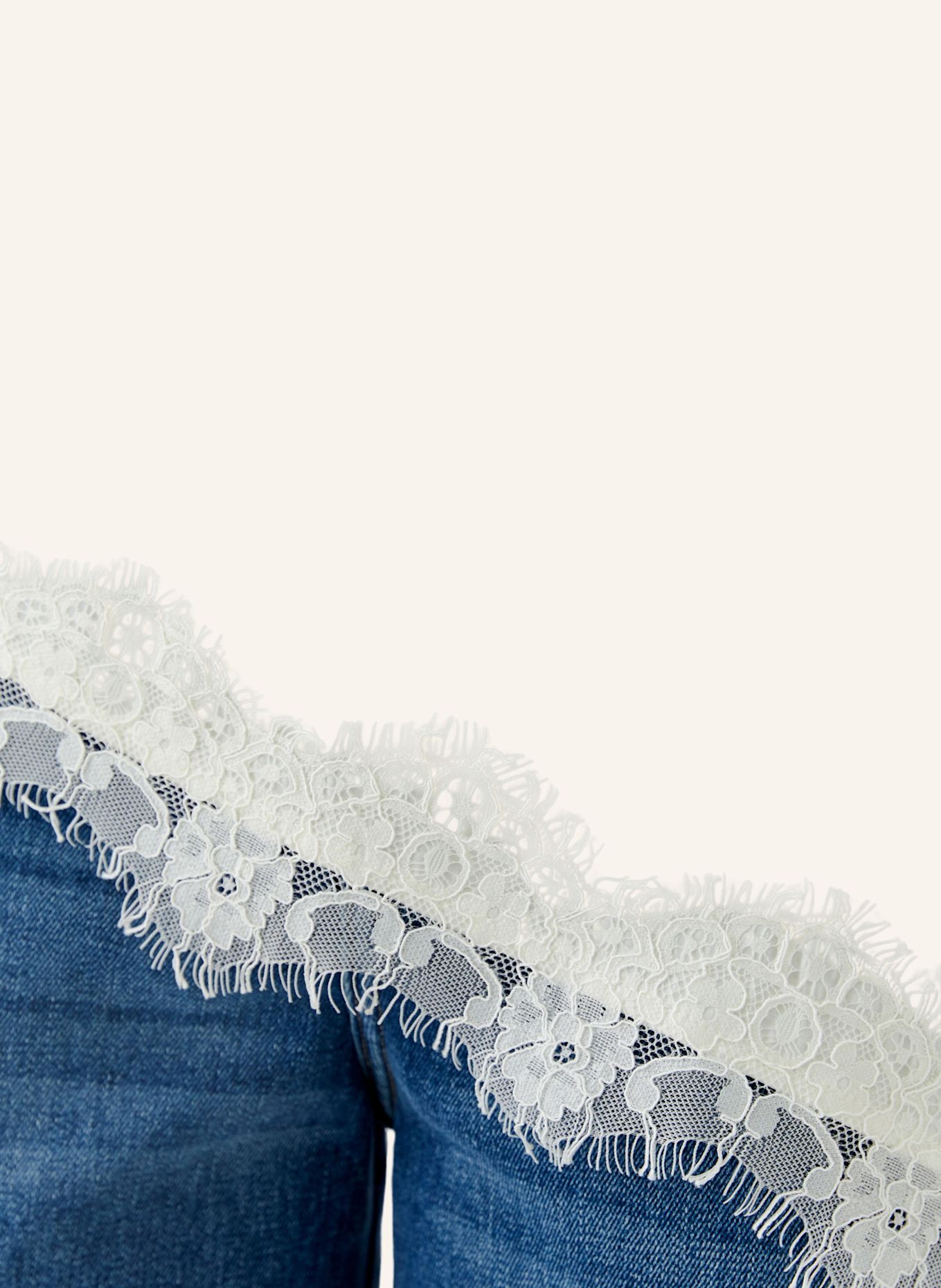 oui Top: WEISS