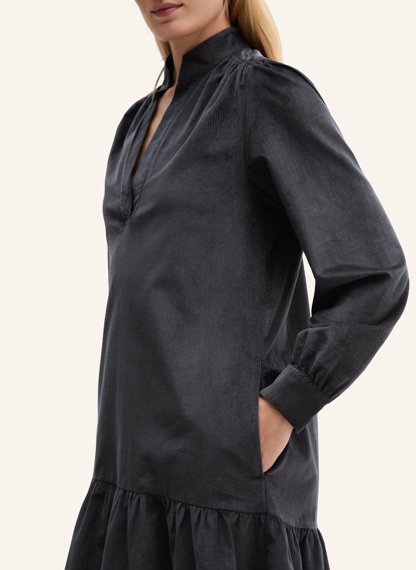 Marc O'Polo Samtkleid: GRAU