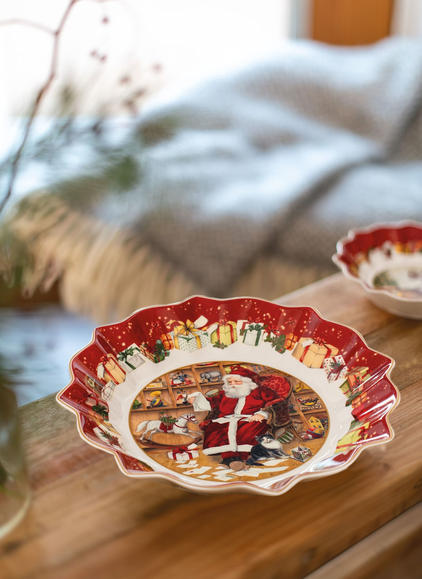 Villeroy & Boch Schale groß, Santa liest Wunschzettel TOY'S FANTASY: GELB/ GRÜN/ BLAU/ ROT