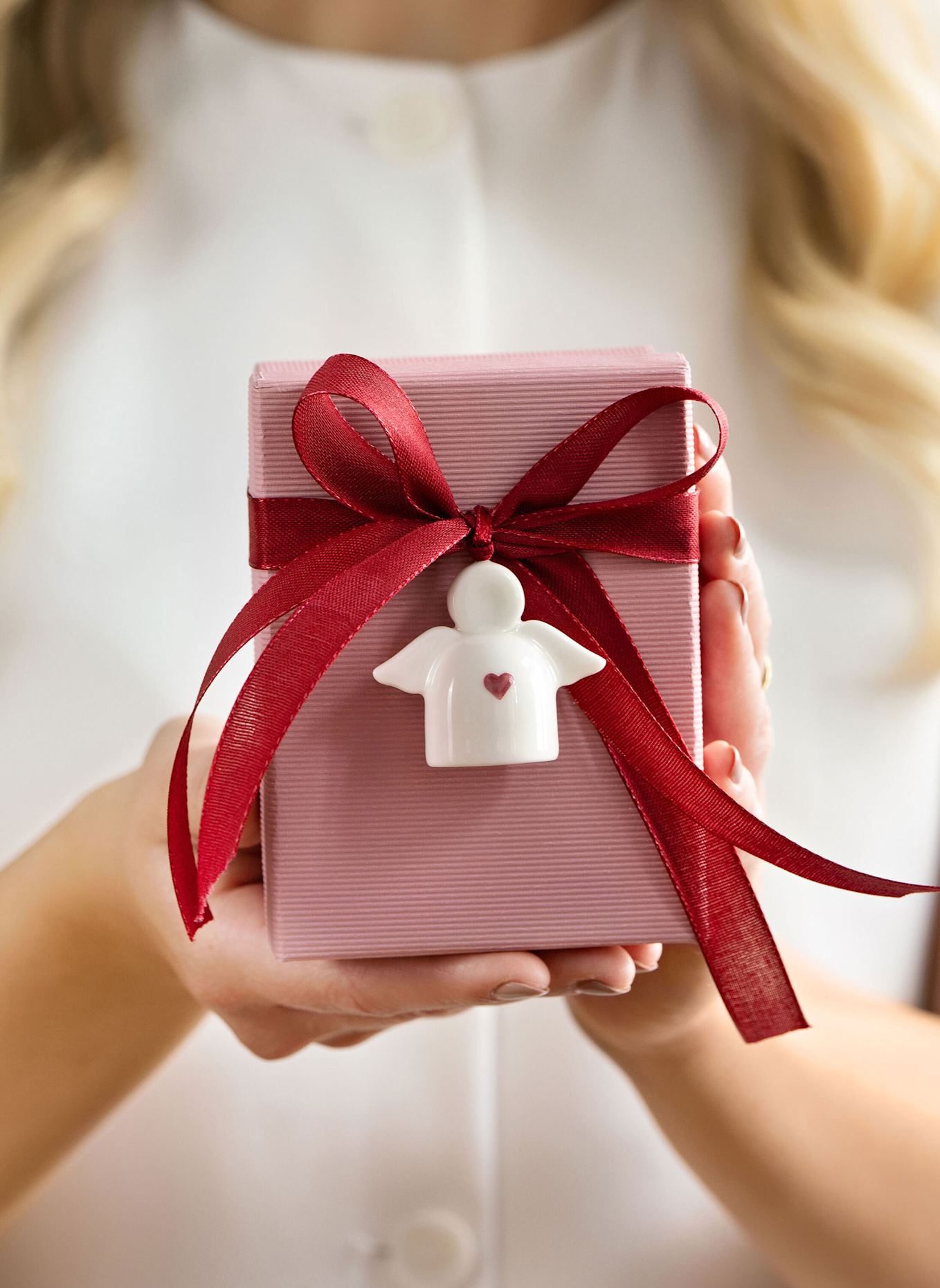 like. by Villeroy & Boch Schutzengel Ornament Sending Love WITH LOVE: WEISS