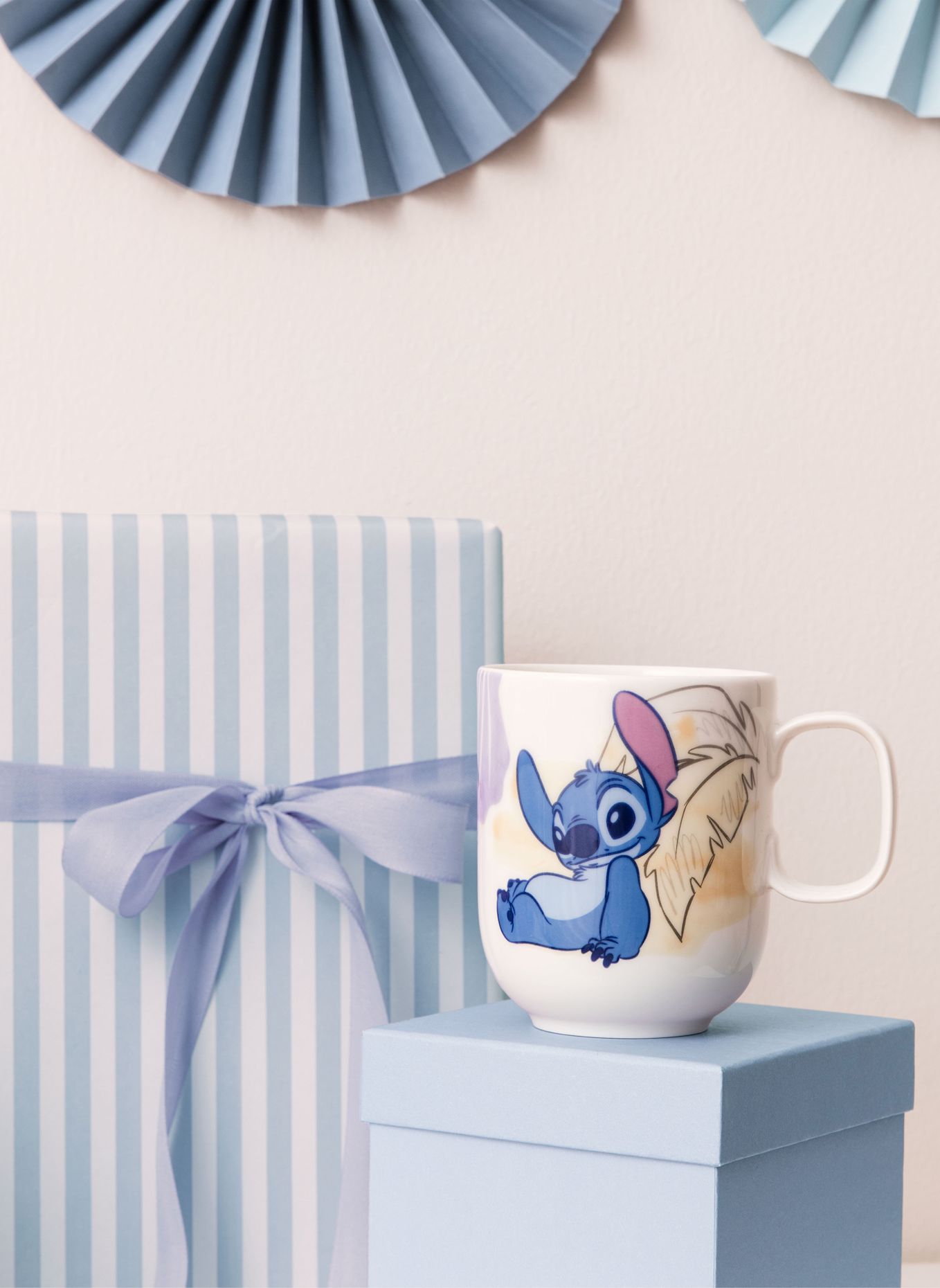 Villeroy & Boch Kinderbecher mit Henkel, groß DISNEY STITCH: GELB / GRÜN / BLAU