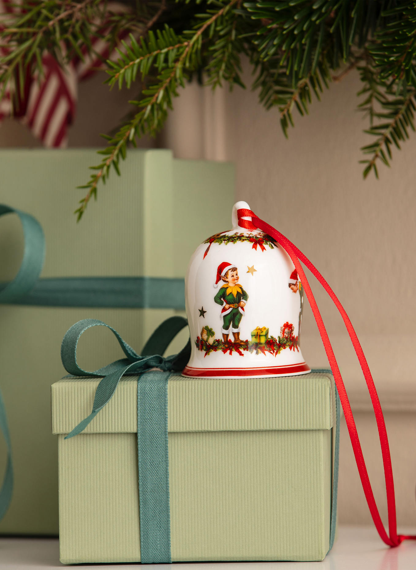 Villeroy & Boch Jahres-Kugel 2026 ANNUAL CHRISTMAS EDITION: GELB/ GRÜN/ BLAU/ ROT